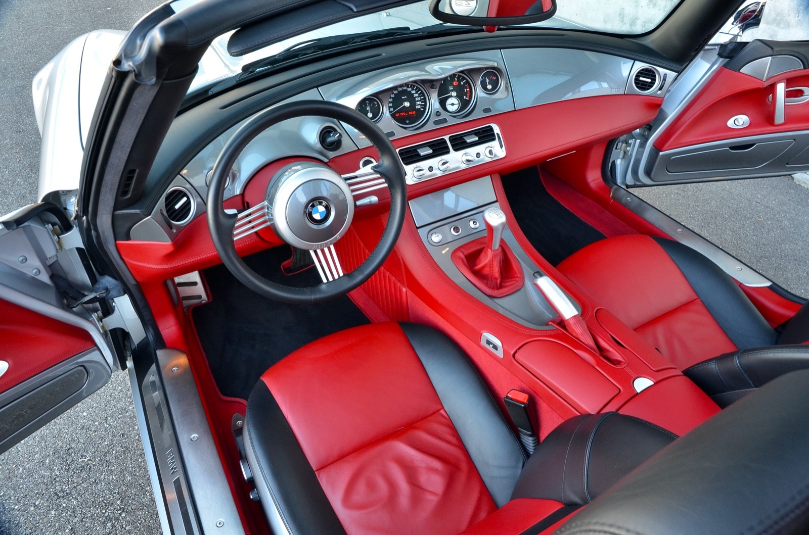 BMW Z8 Roadster-image-17
