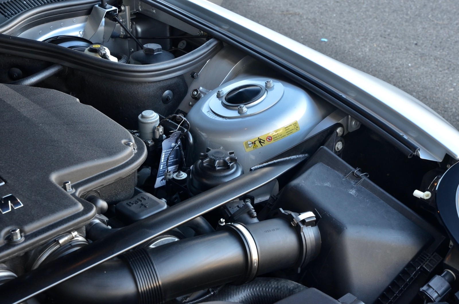 BMW Z8 Roadster-image-25