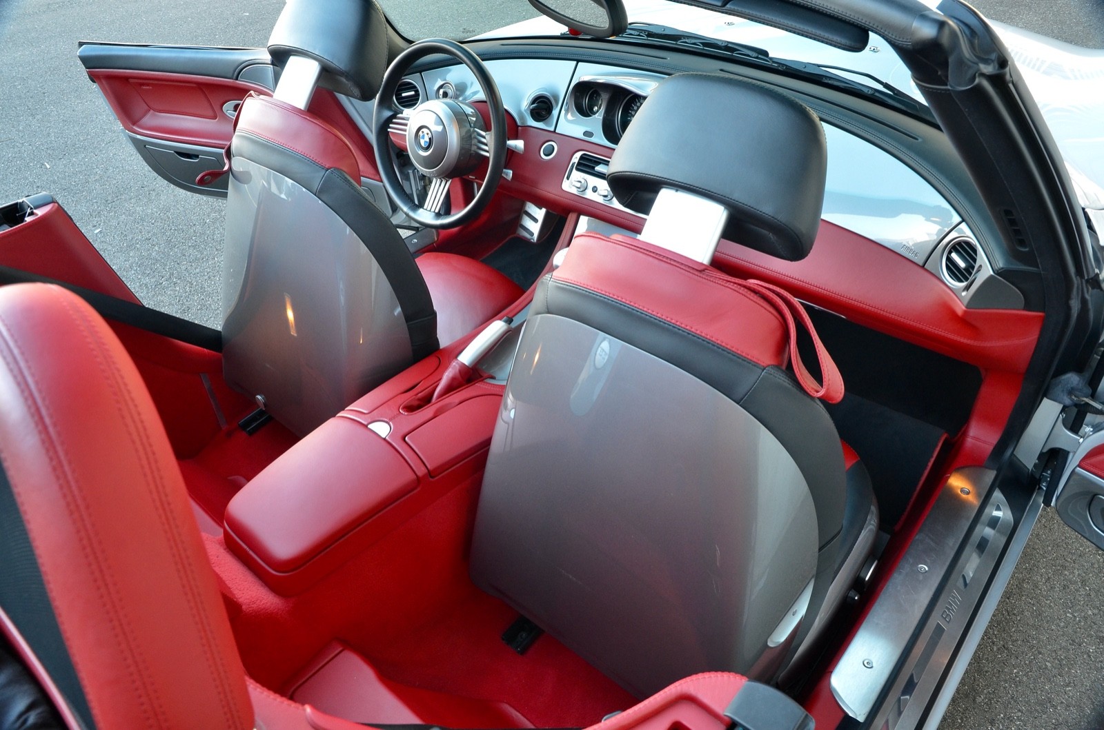 BMW Z8 Roadster-image-13