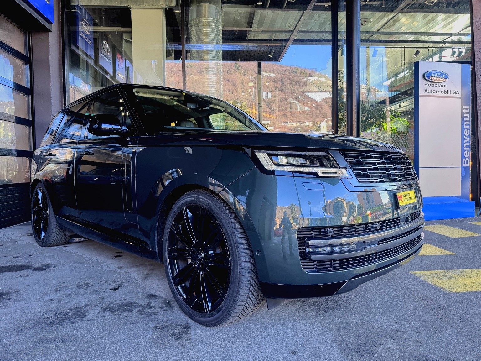 LAND ROVER Range Rover D250 3.0D I6 MHEV HSE Automatic-showroom-element-3