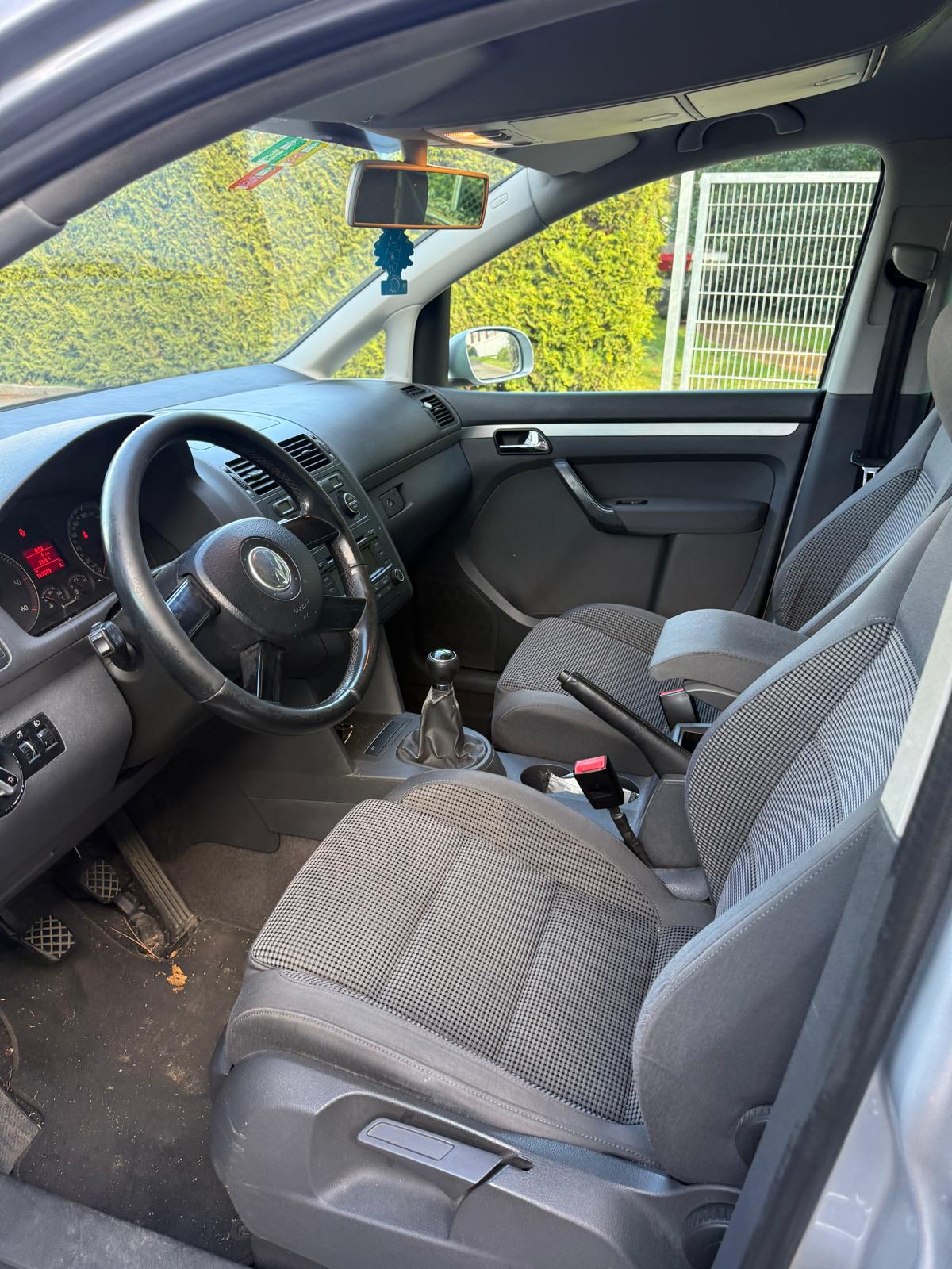 VW Touran 2.0 TDI Trendline-image-9