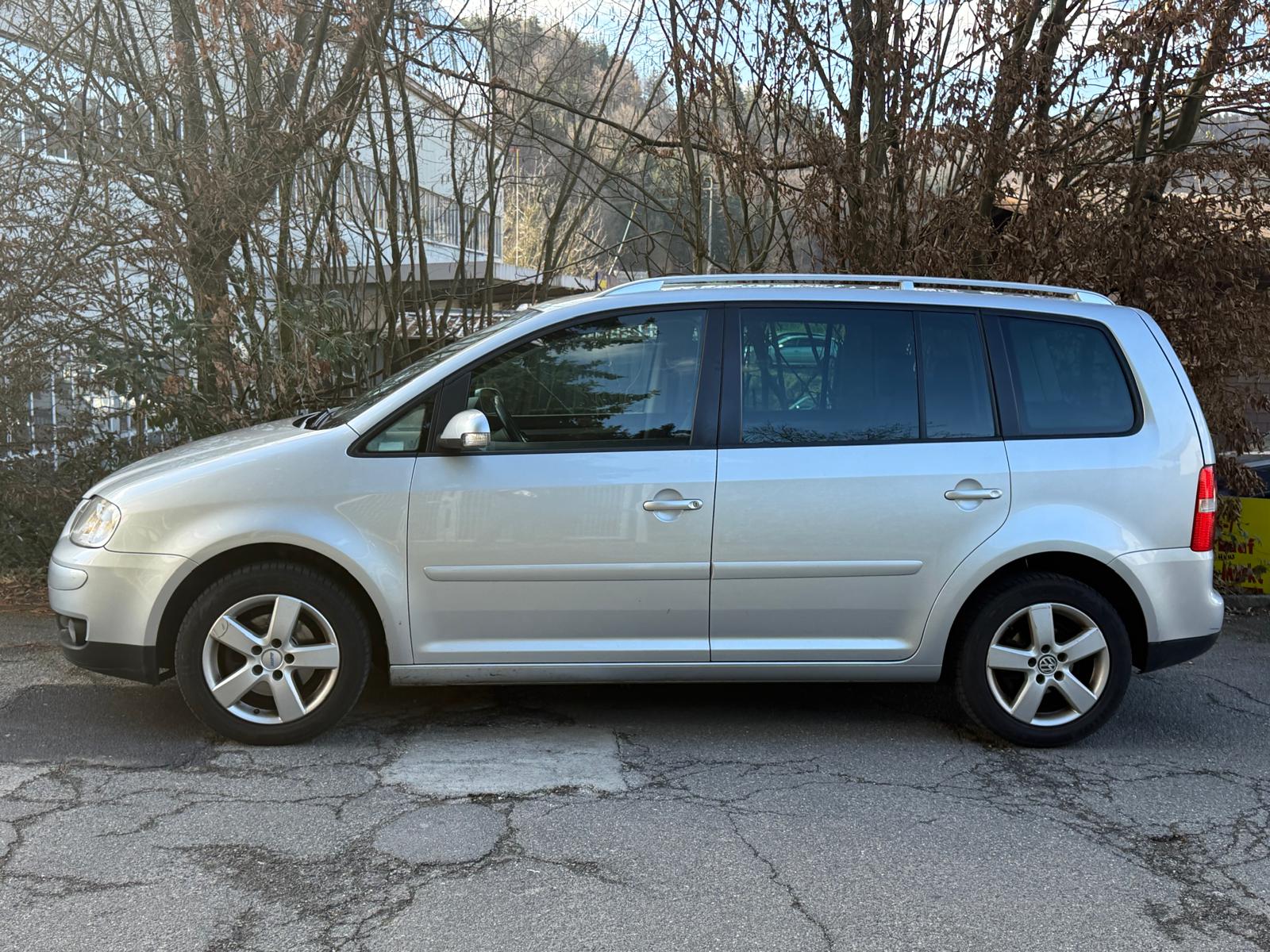 VW Touran 2.0 TDI Trendline-image-1