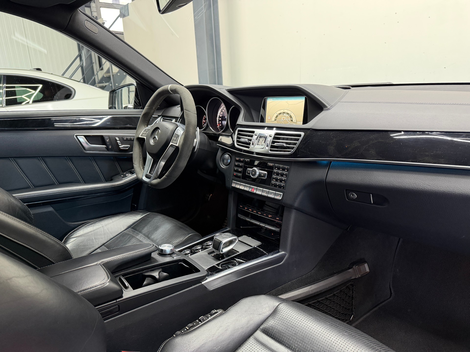 MERCEDES-BENZ E 63 AMG S 4Matic Speedshift-image-9