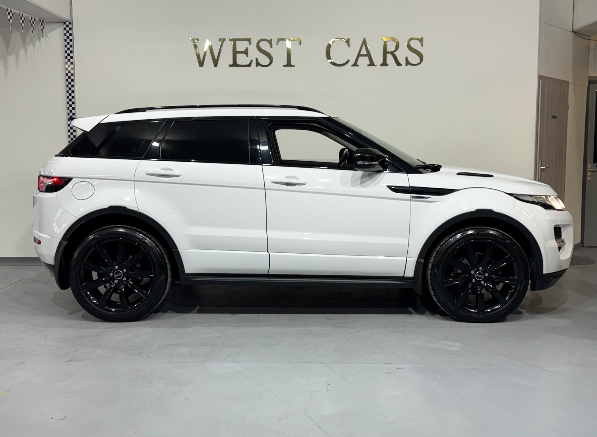 LAND ROVER Range Rover Evoque 2.0 Si4 Dynamic AT6-image-2