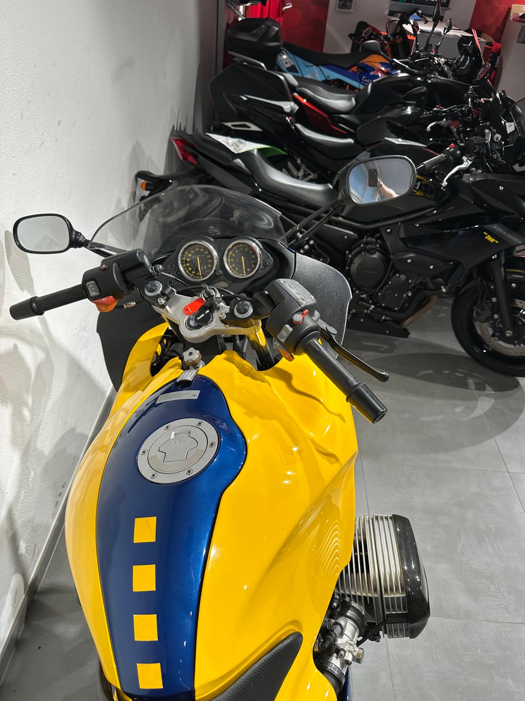 BMW R 1100 S-image-3