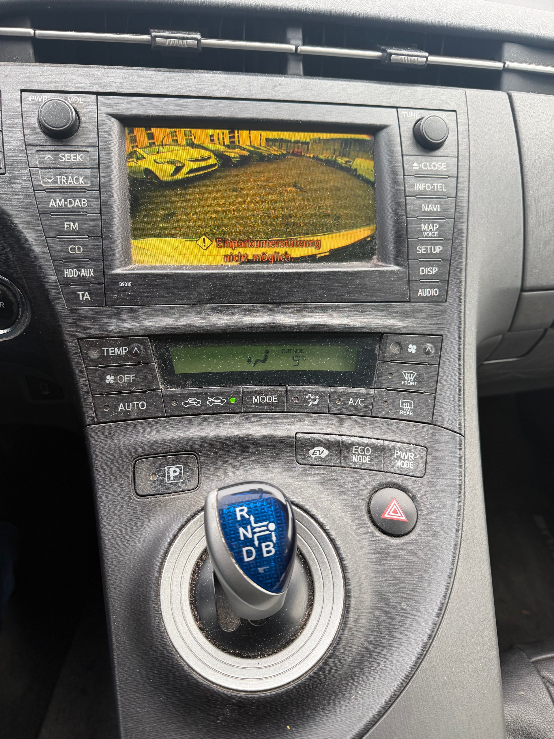 TOYOTA Prius 1.8 16V HSD Luna-image-7