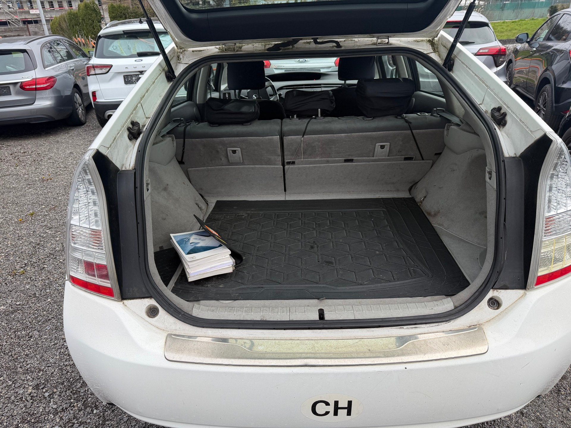 TOYOTA Prius 1.8 16V HSD Luna-image-5