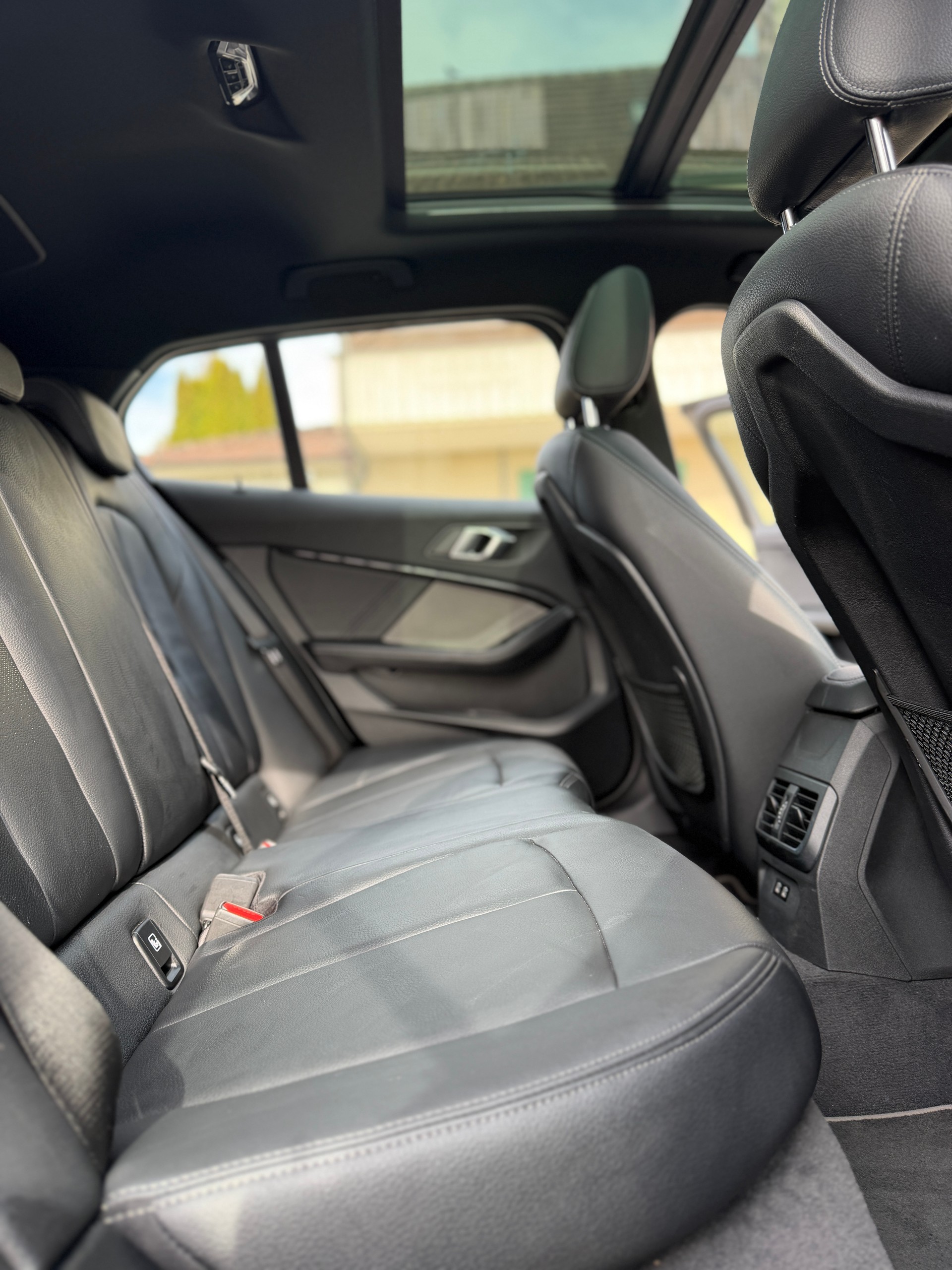 BMW 120d xDrive Steptronic Luxury Line-image-15