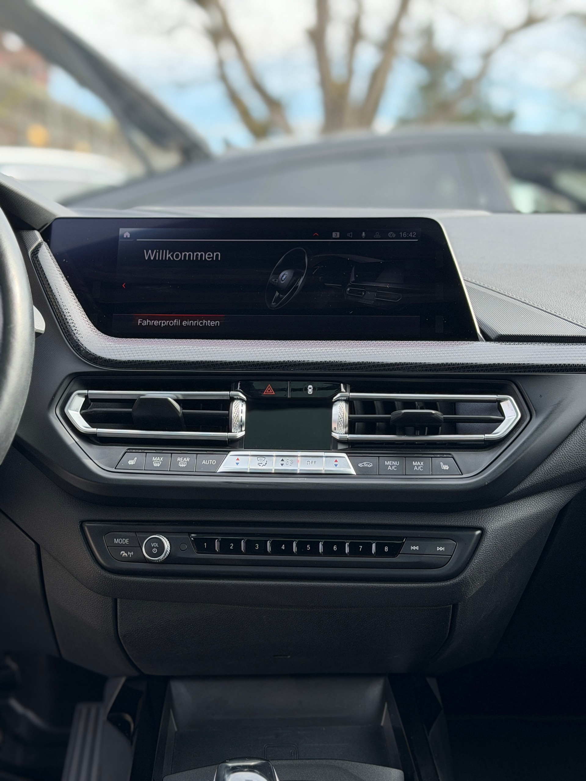 BMW 120d xDrive Steptronic Luxury Line-image-16