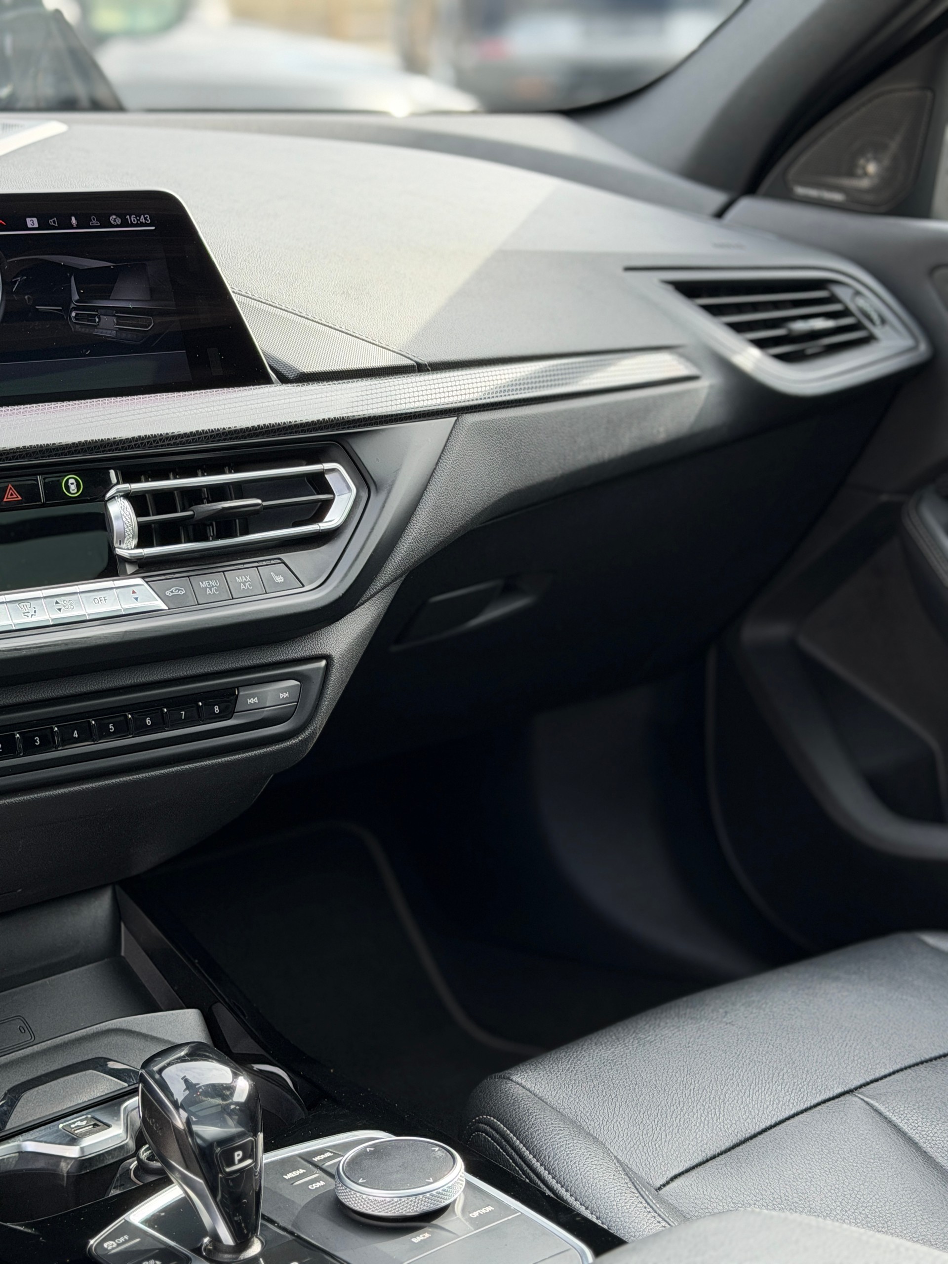 BMW 120d xDrive Steptronic Luxury Line-image-10