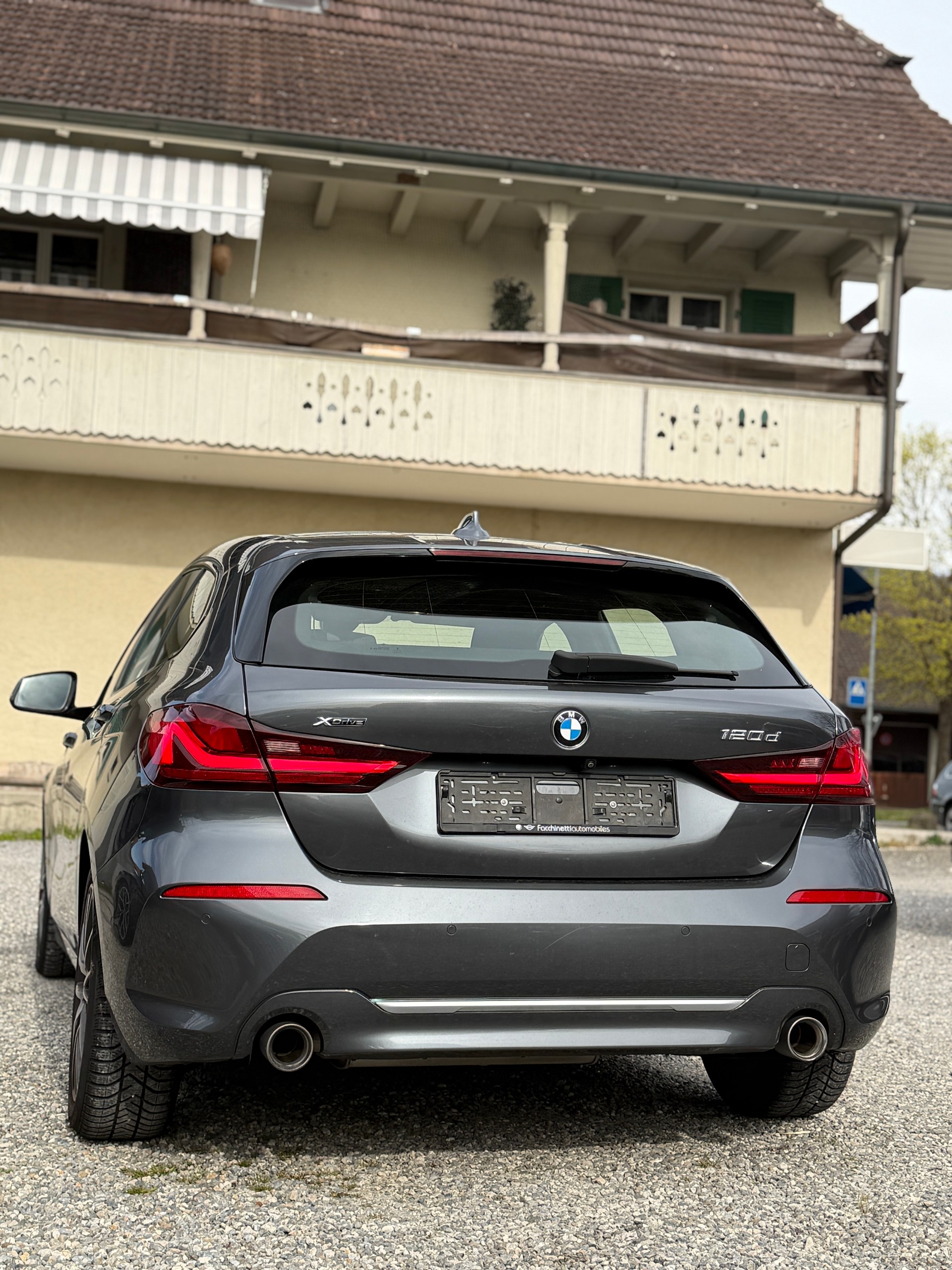BMW 120d xDrive Steptronic Luxury Line-image-5