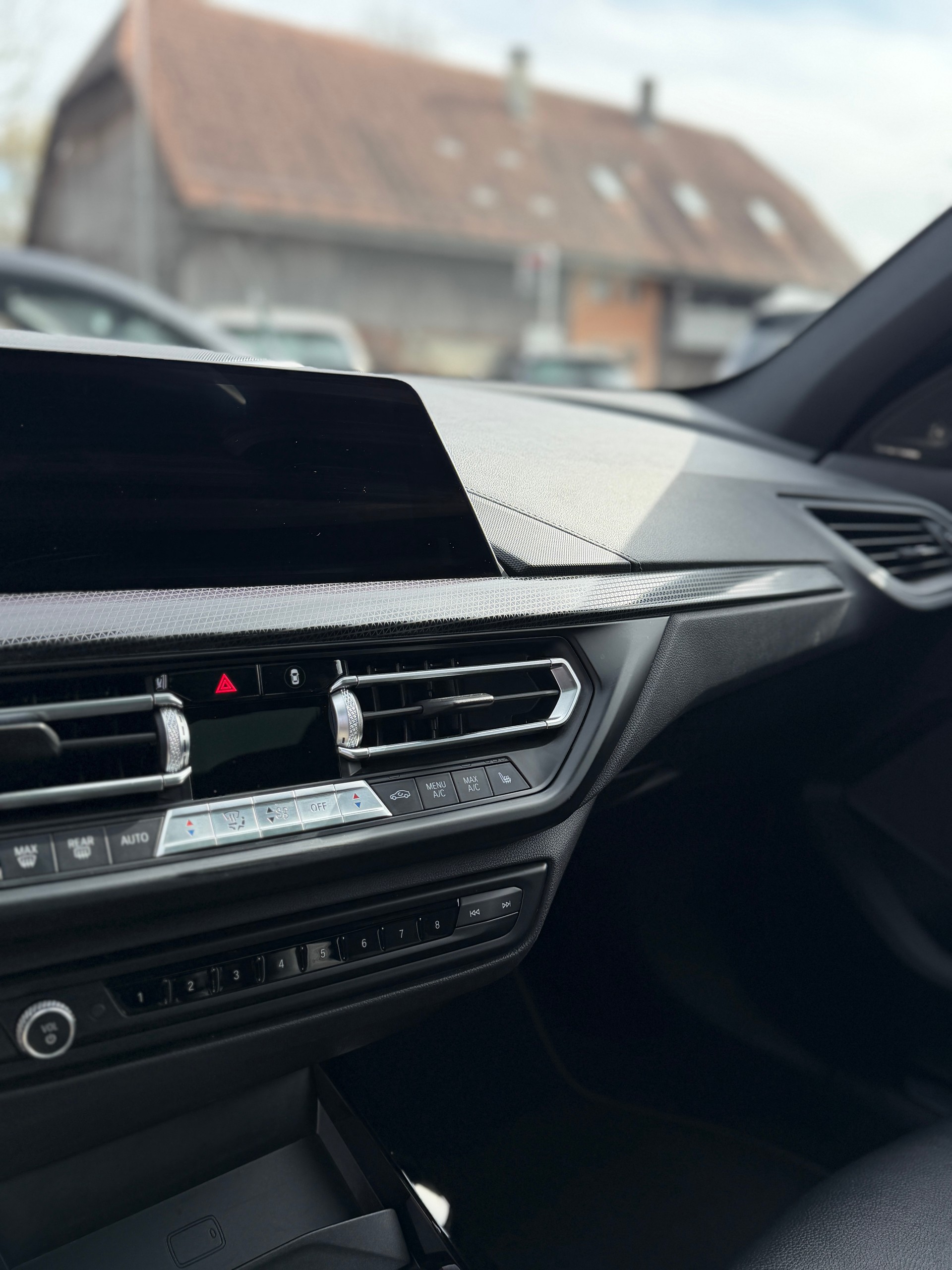 BMW 120d xDrive Steptronic Luxury Line-image-17