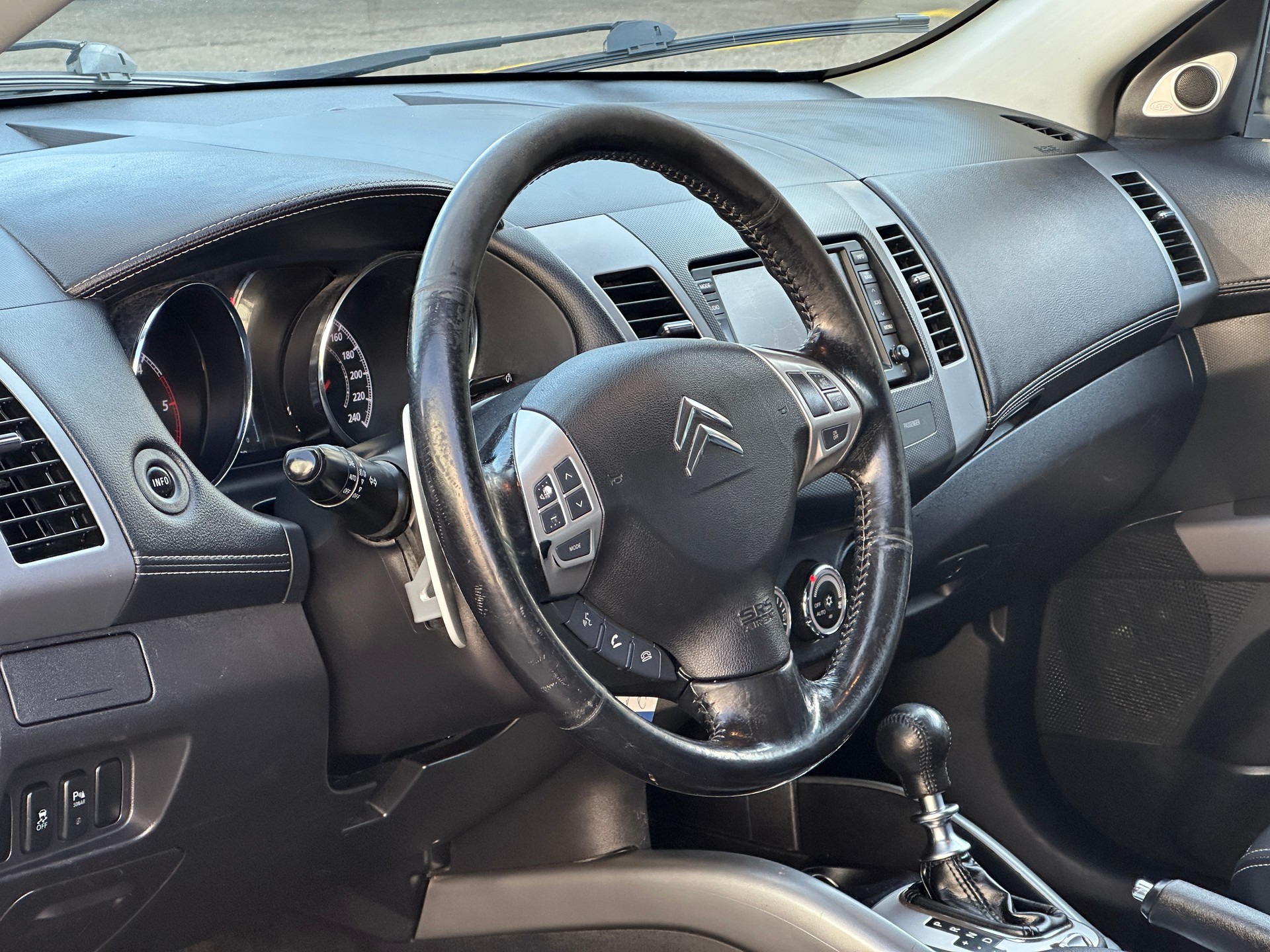 CITROEN C-Crosser 2.2 HDi Exclusive DCS6 7PL-image-4