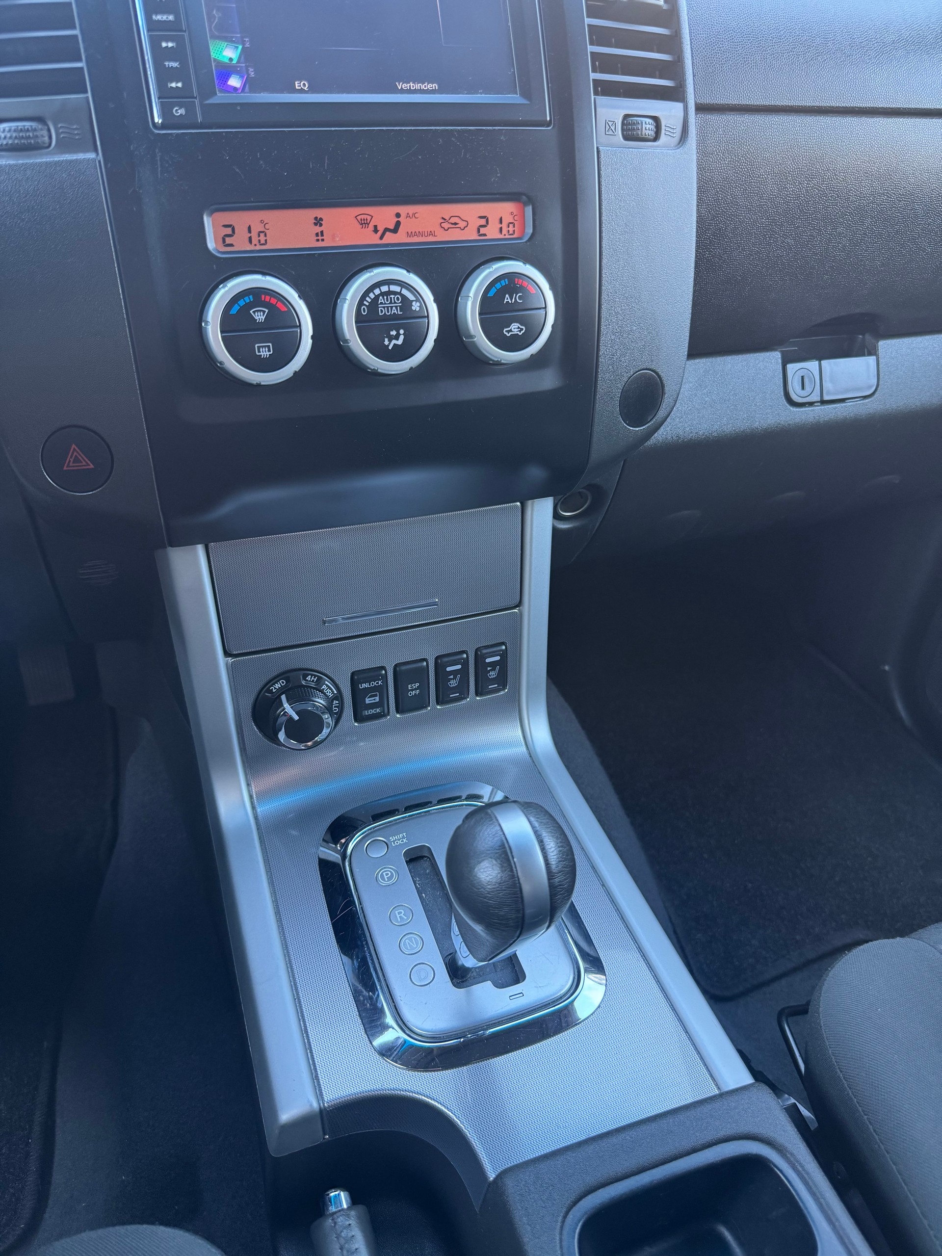NISSAN Navara Double Cab 2.5 dCi 4WD Automat-image-12