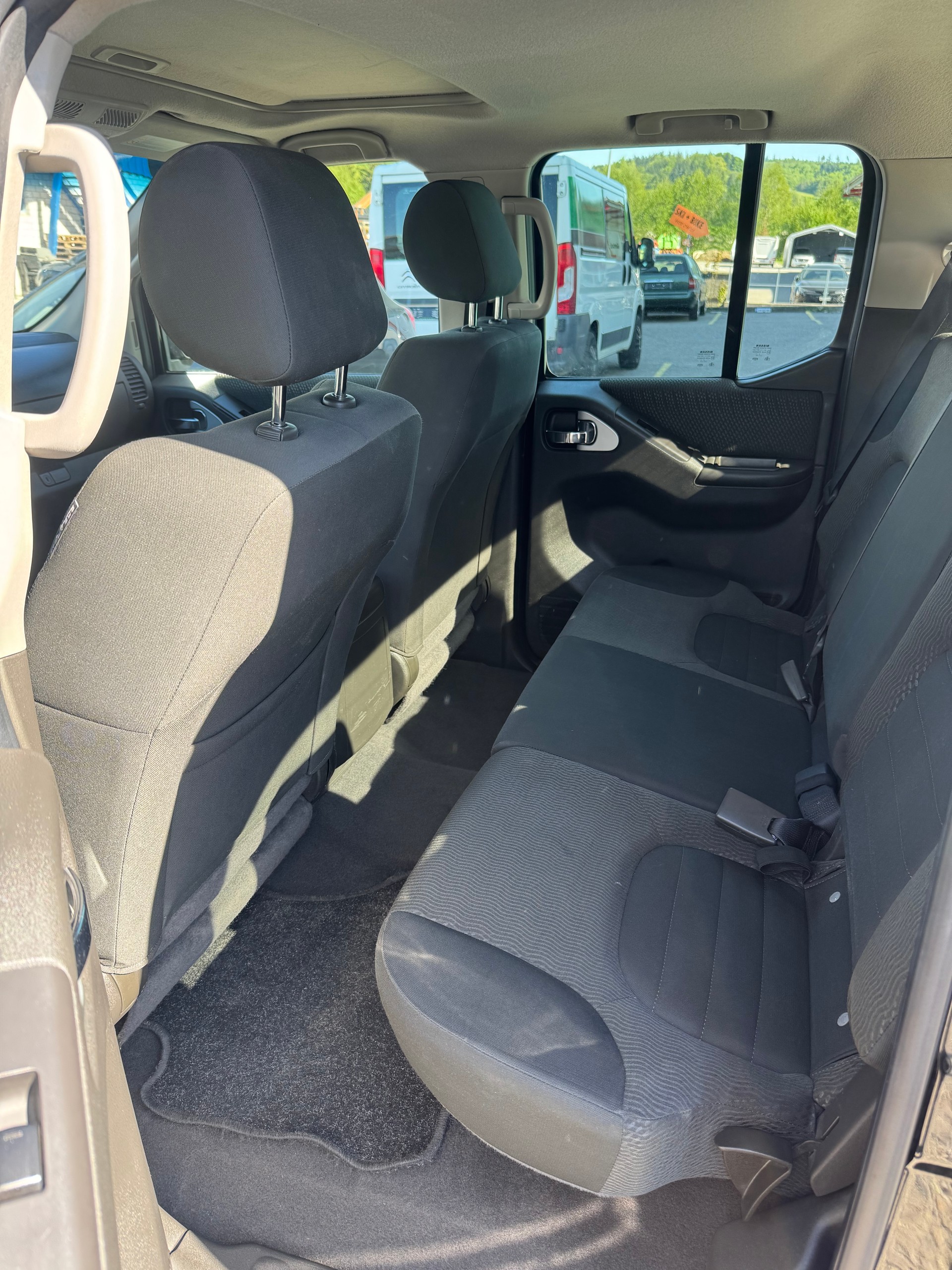 NISSAN Navara Double Cab 2.5 dCi 4WD Automat-image-21