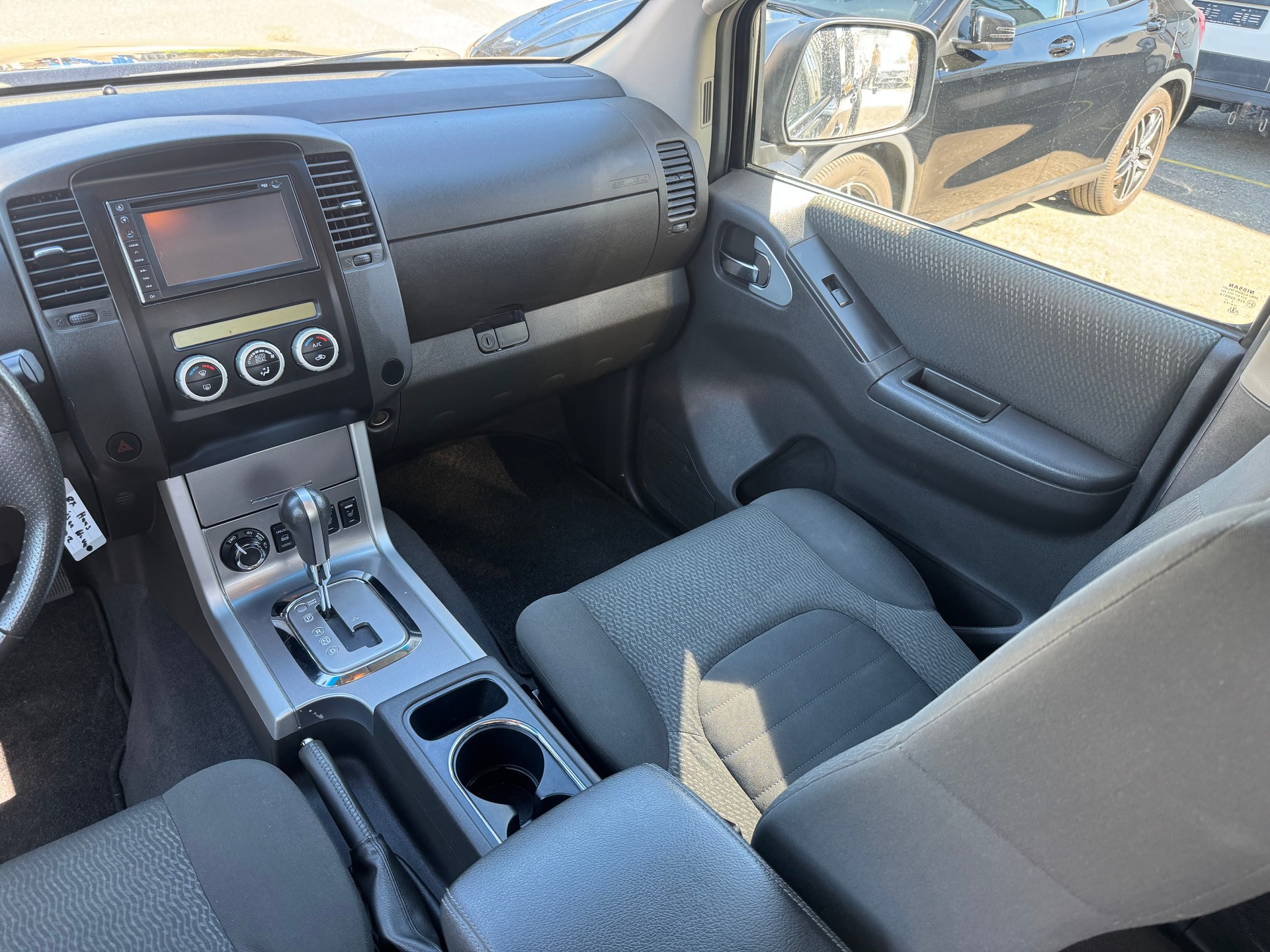 NISSAN Navara Double Cab 2.5 dCi 4WD Automat-image-16
