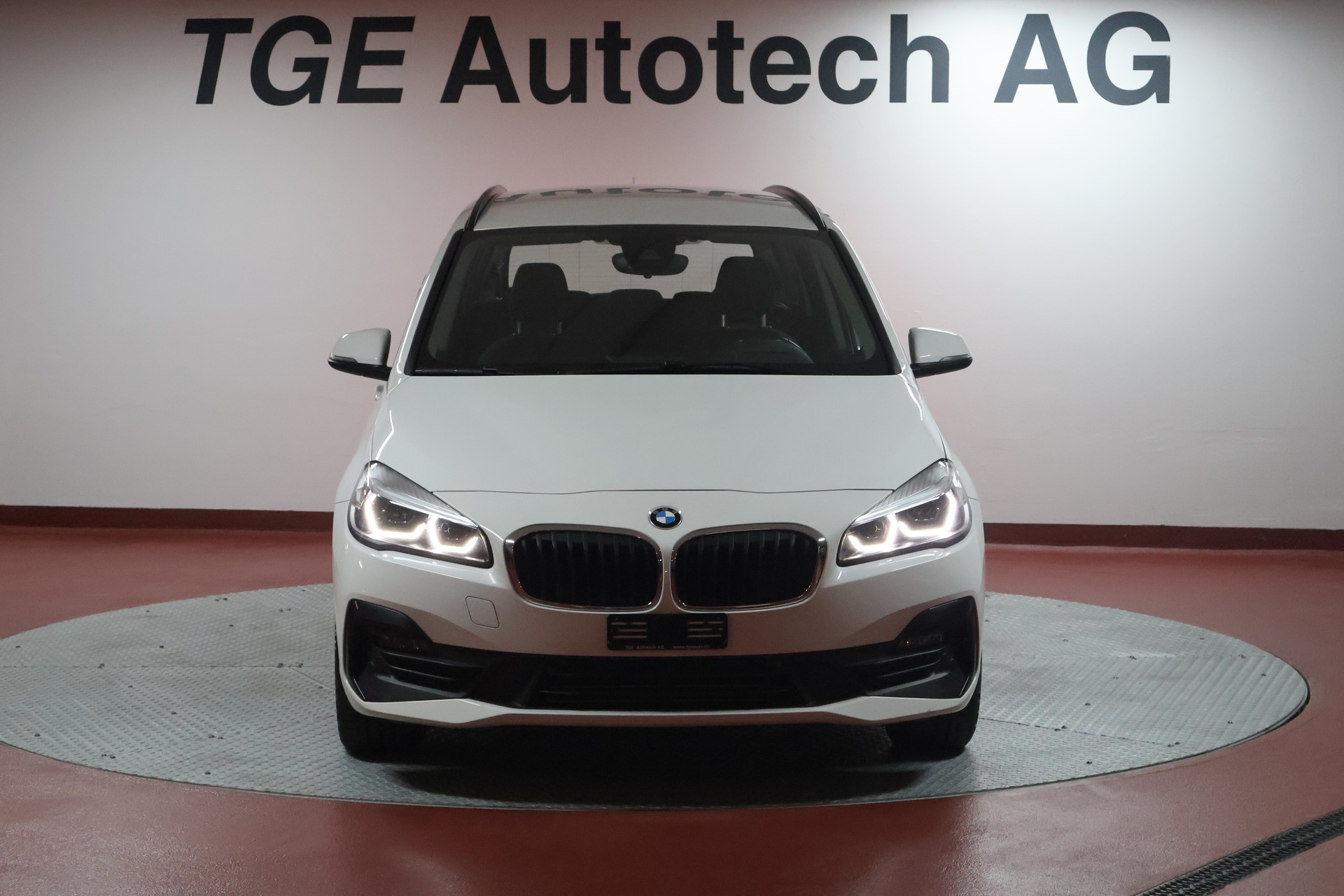 BMW 218d xDrive Gran Tourer Steptronic-showroom-element-1