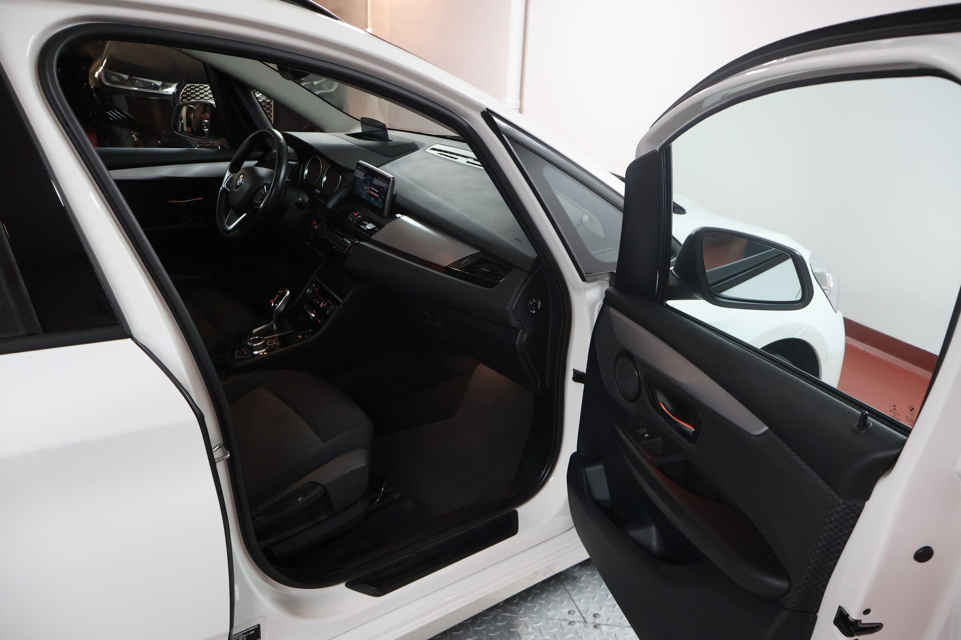 BMW 218d xDrive Gran Tourer Steptronic-image-13