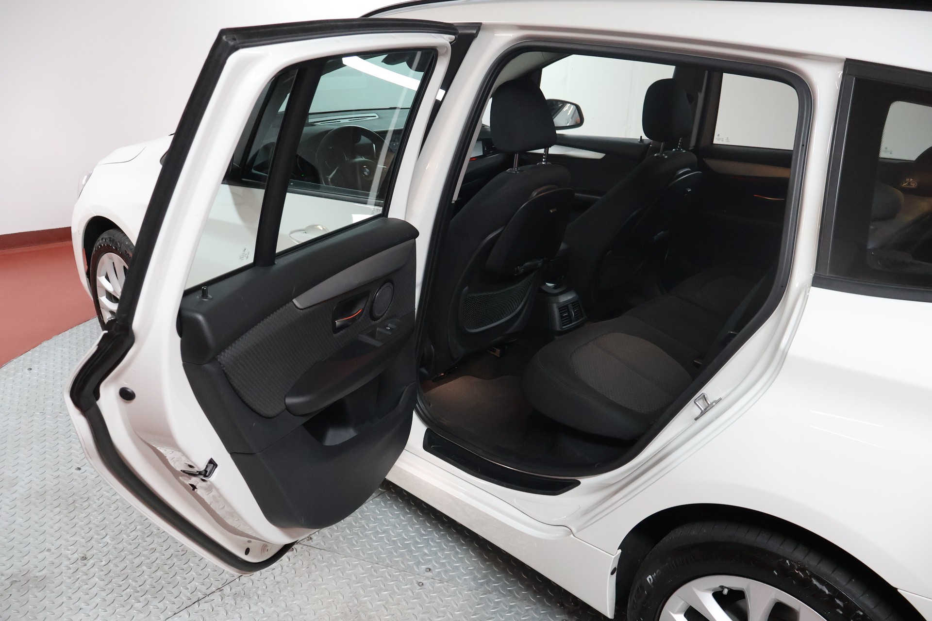 BMW 218d xDrive Gran Tourer Steptronic-image-14