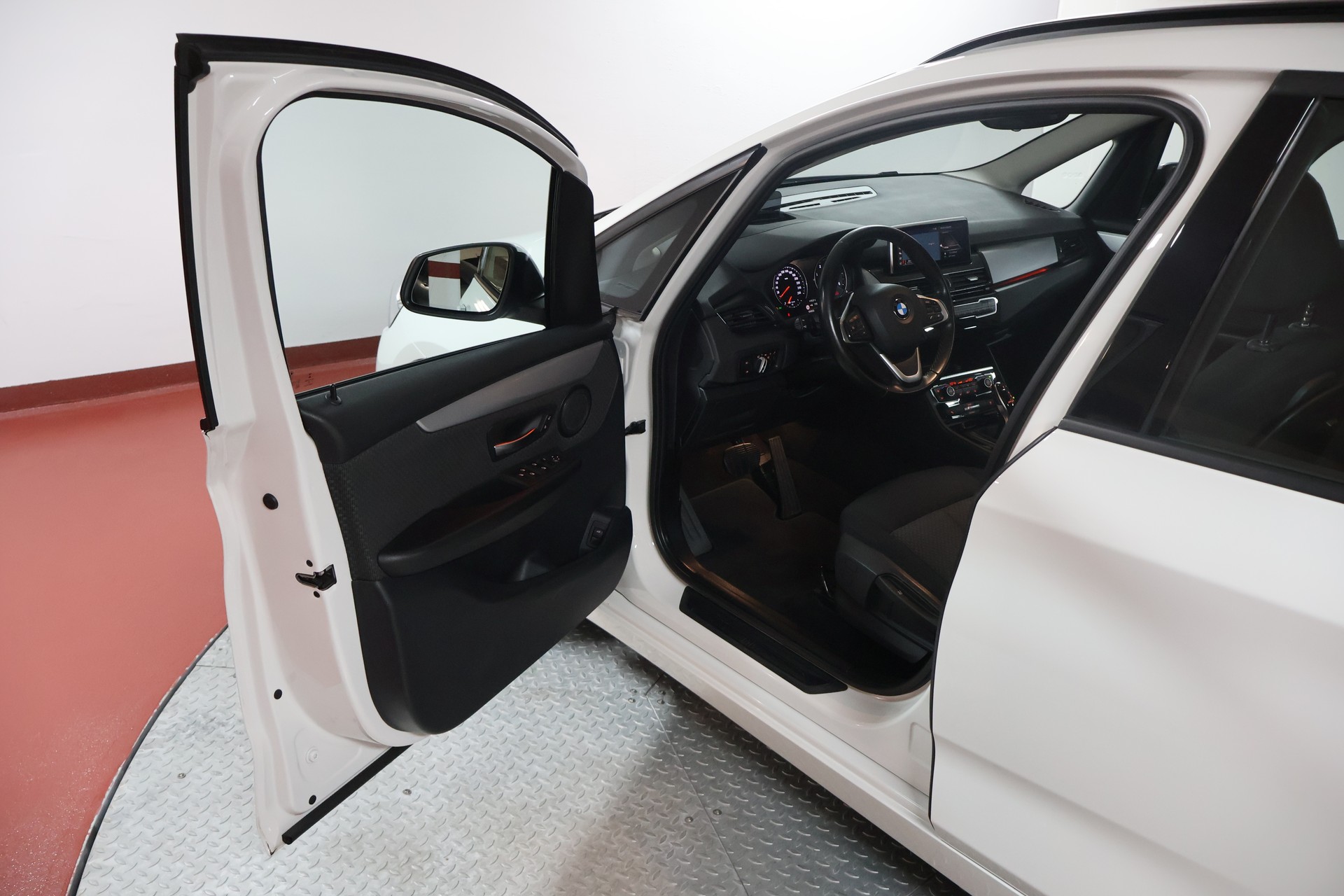 BMW 218d xDrive Gran Tourer Steptronic-image-4