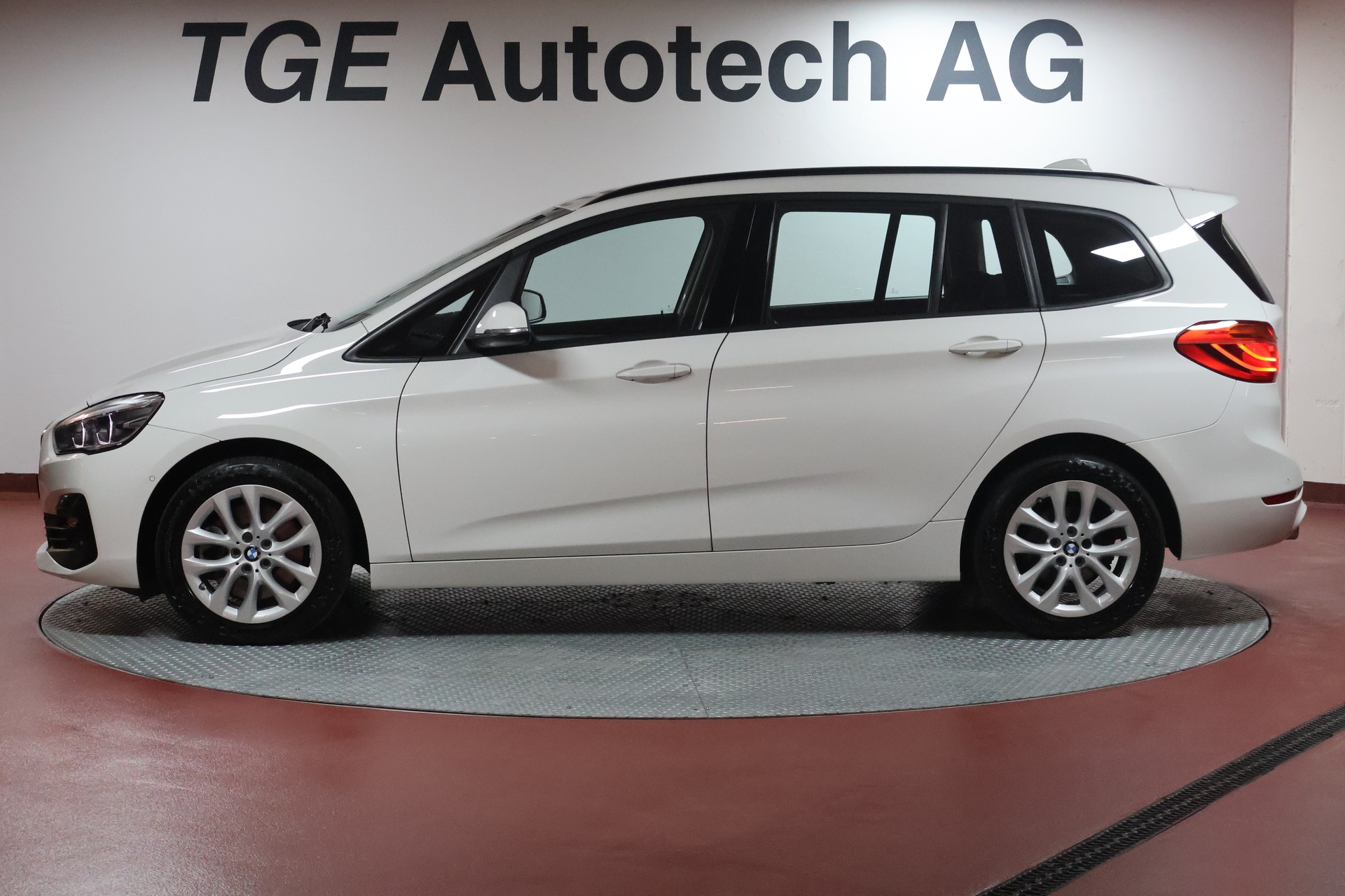 BMW 218d xDrive Gran Tourer Steptronic-showroom-element-3