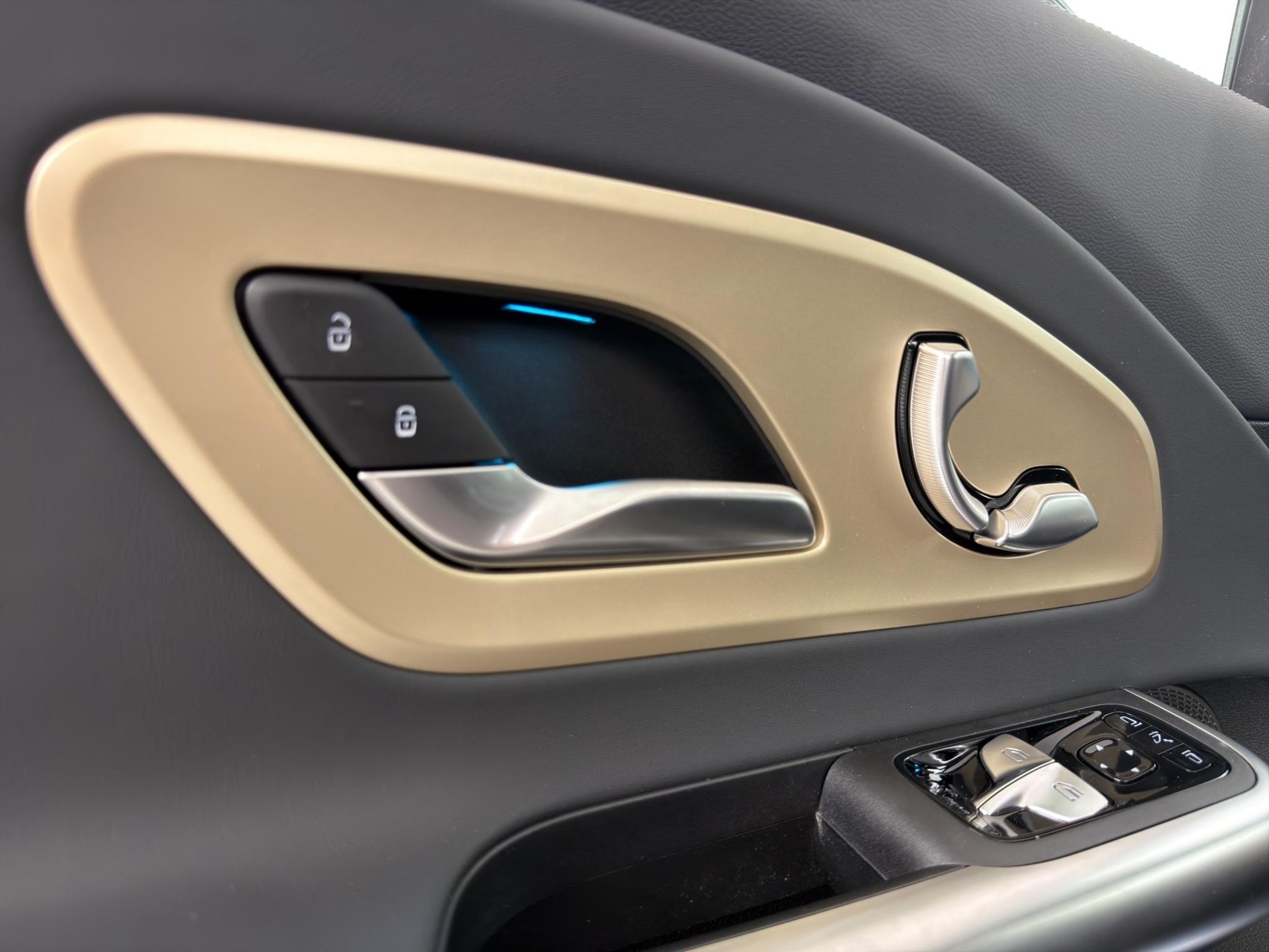 MERCEDES-BENZ CLA 220 AMG Line 4matic-image-13