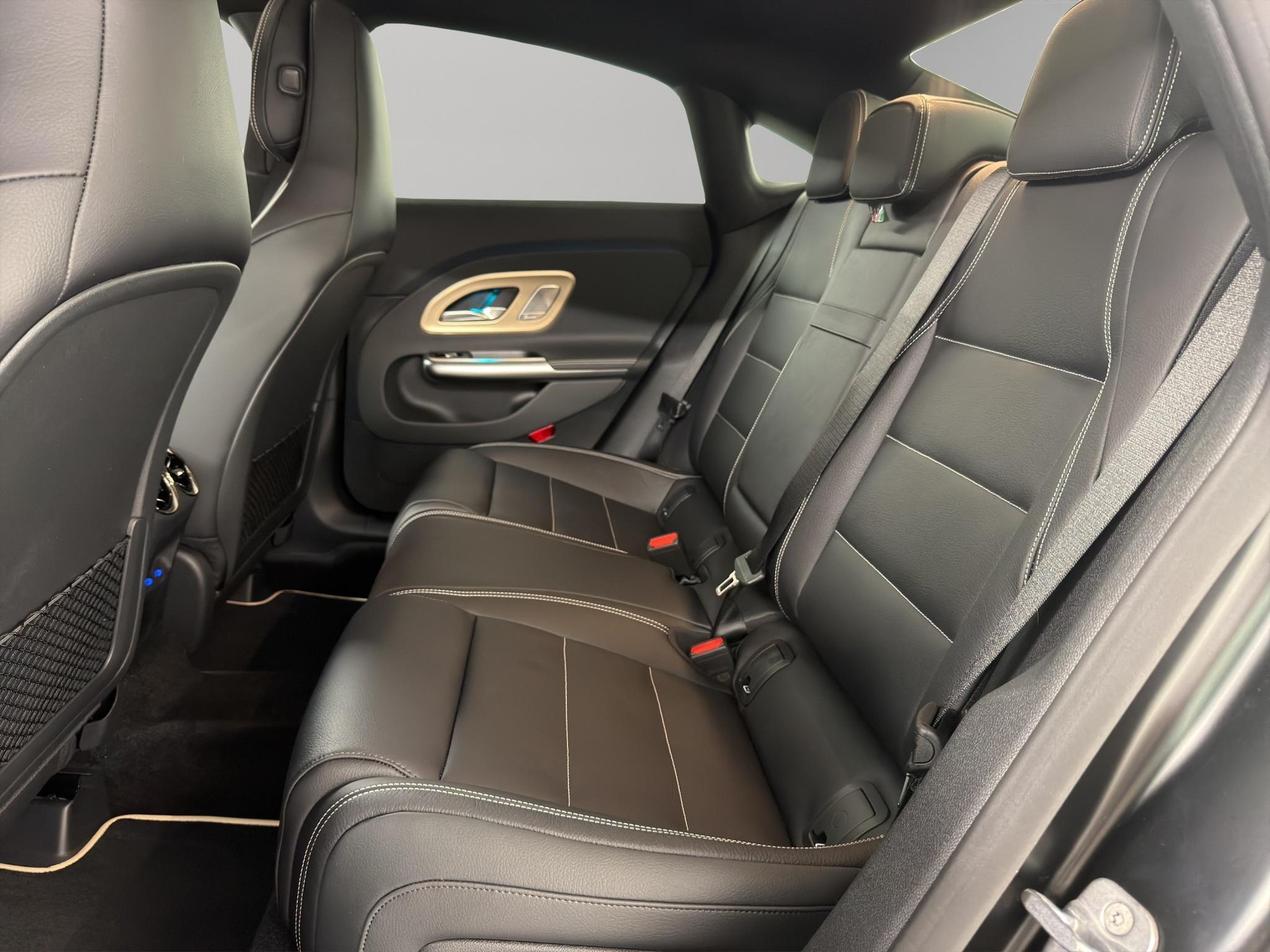 MERCEDES-BENZ CLA 220 AMG Line 4matic-image-9