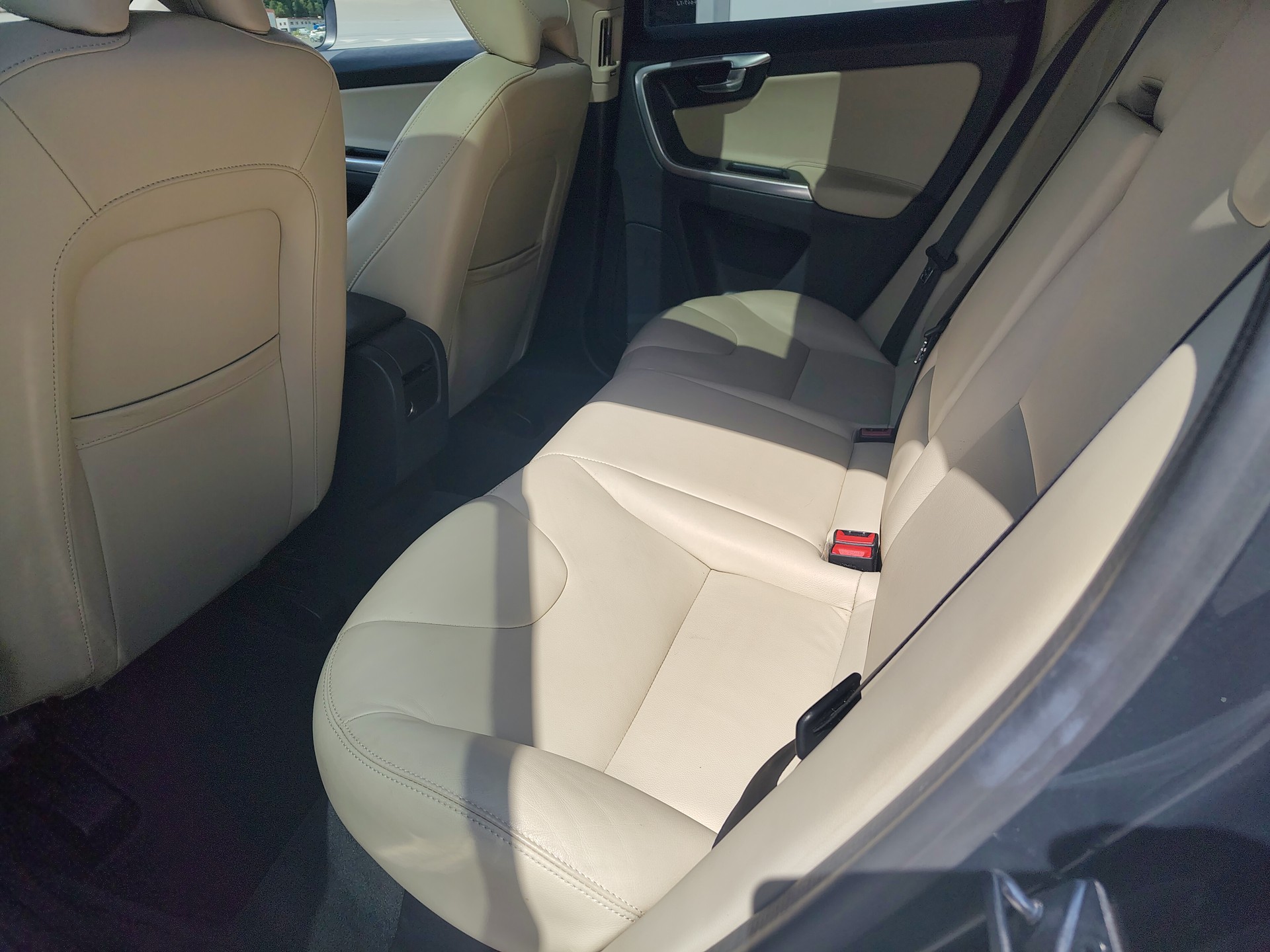 VOLVO XC60 D4 Summum Geartronic-image-8