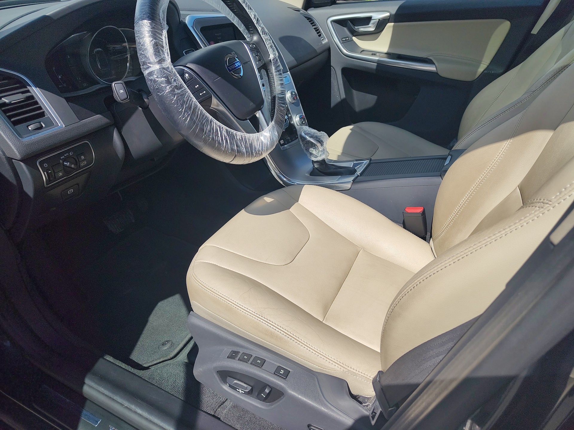 VOLVO XC60 D4 Summum Geartronic-image-4