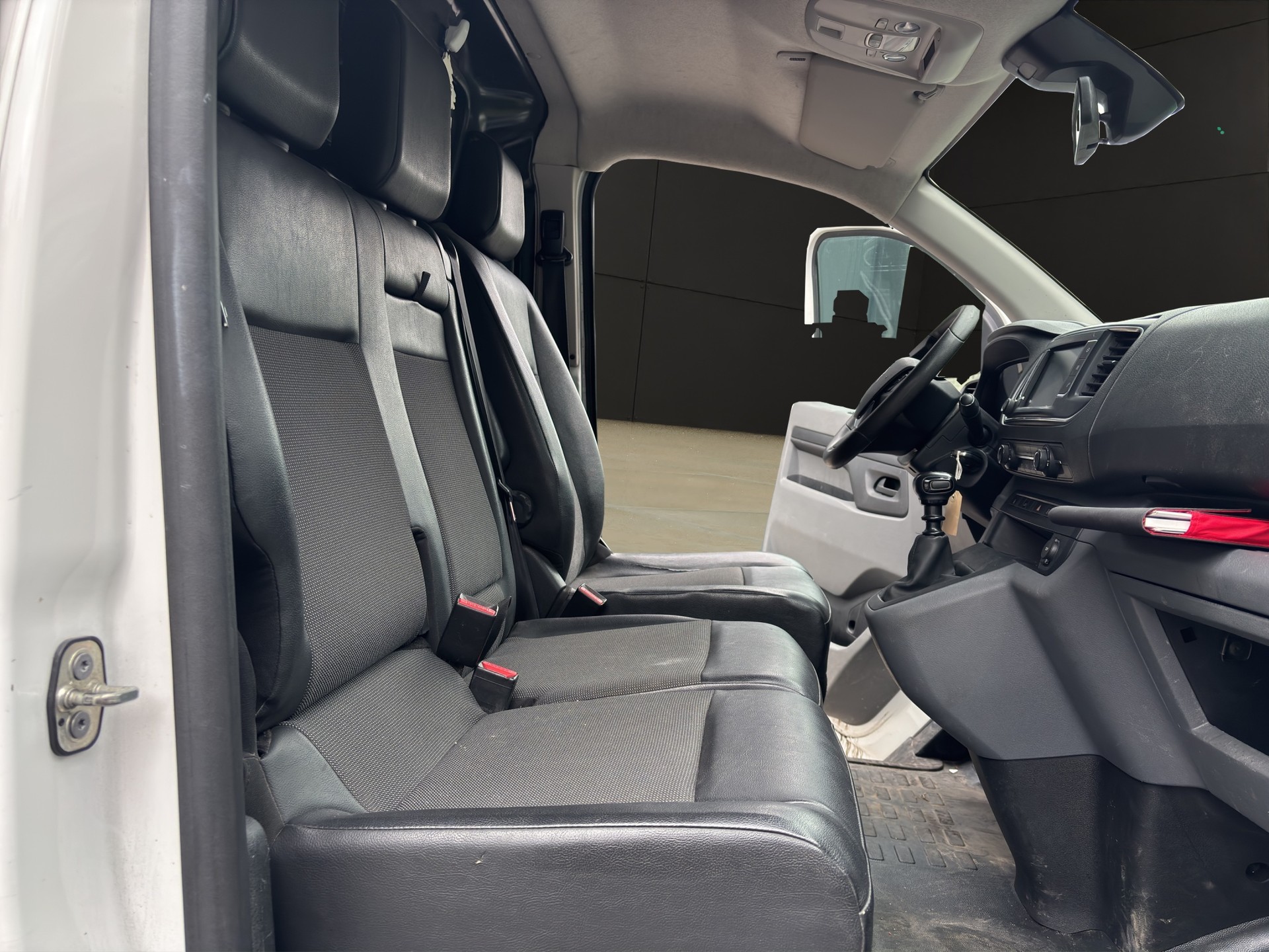 CITROEN Jumpy 2.0 BlueHDi 120 M Attraction-image-13