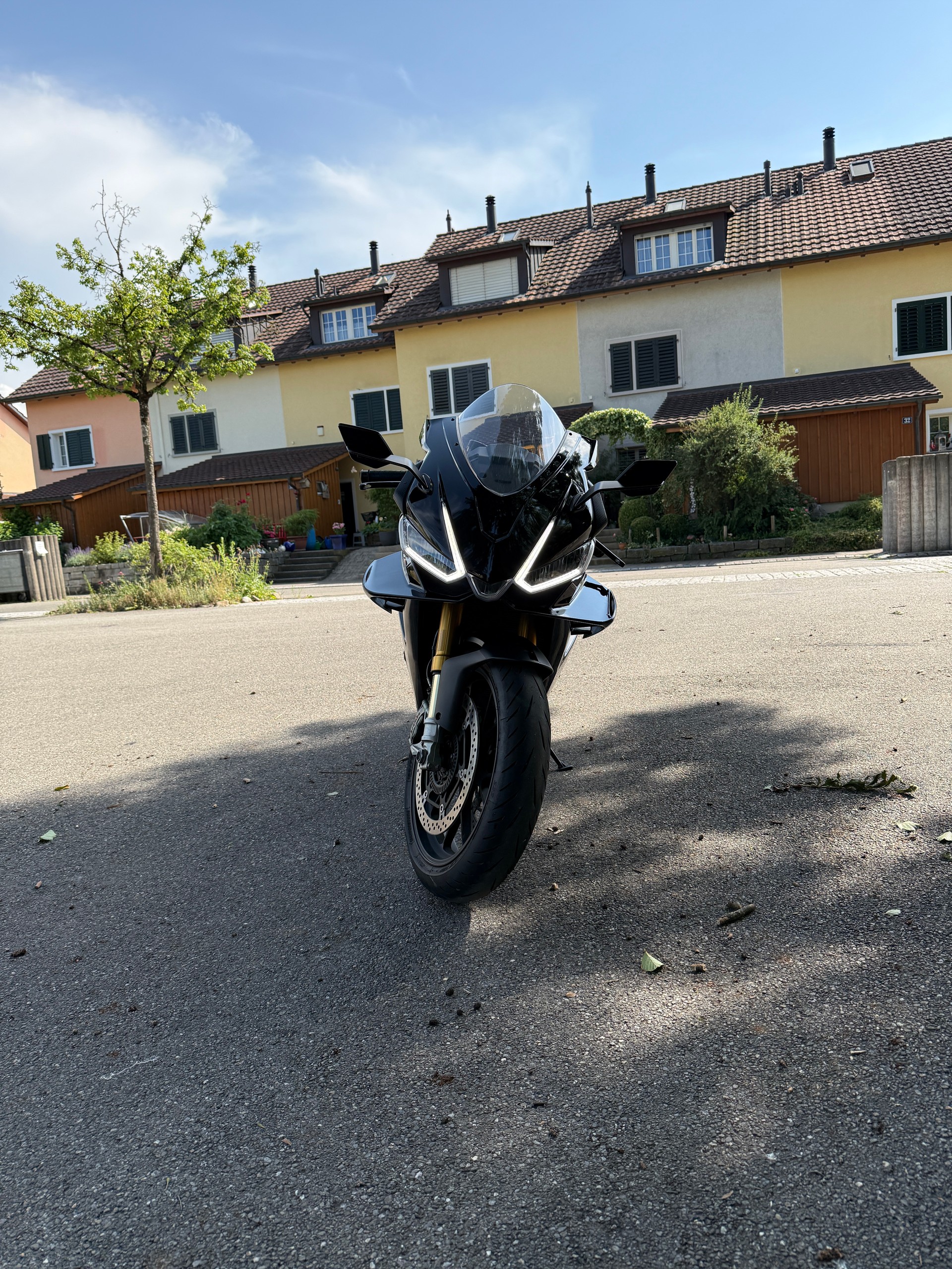 APRILIA RSV4 1100 Factory-image-1