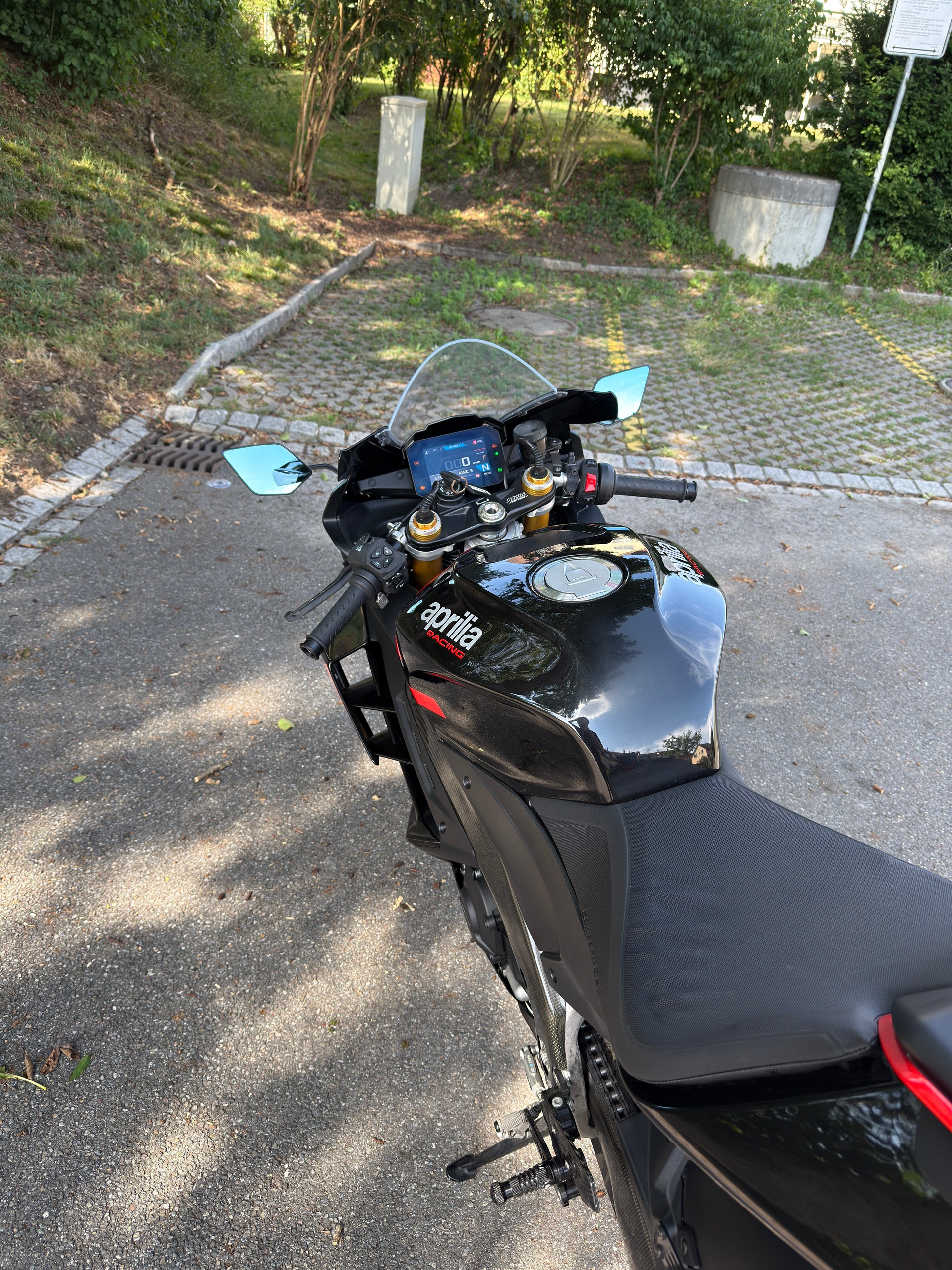 APRILIA RSV4 1100 Factory-image-4