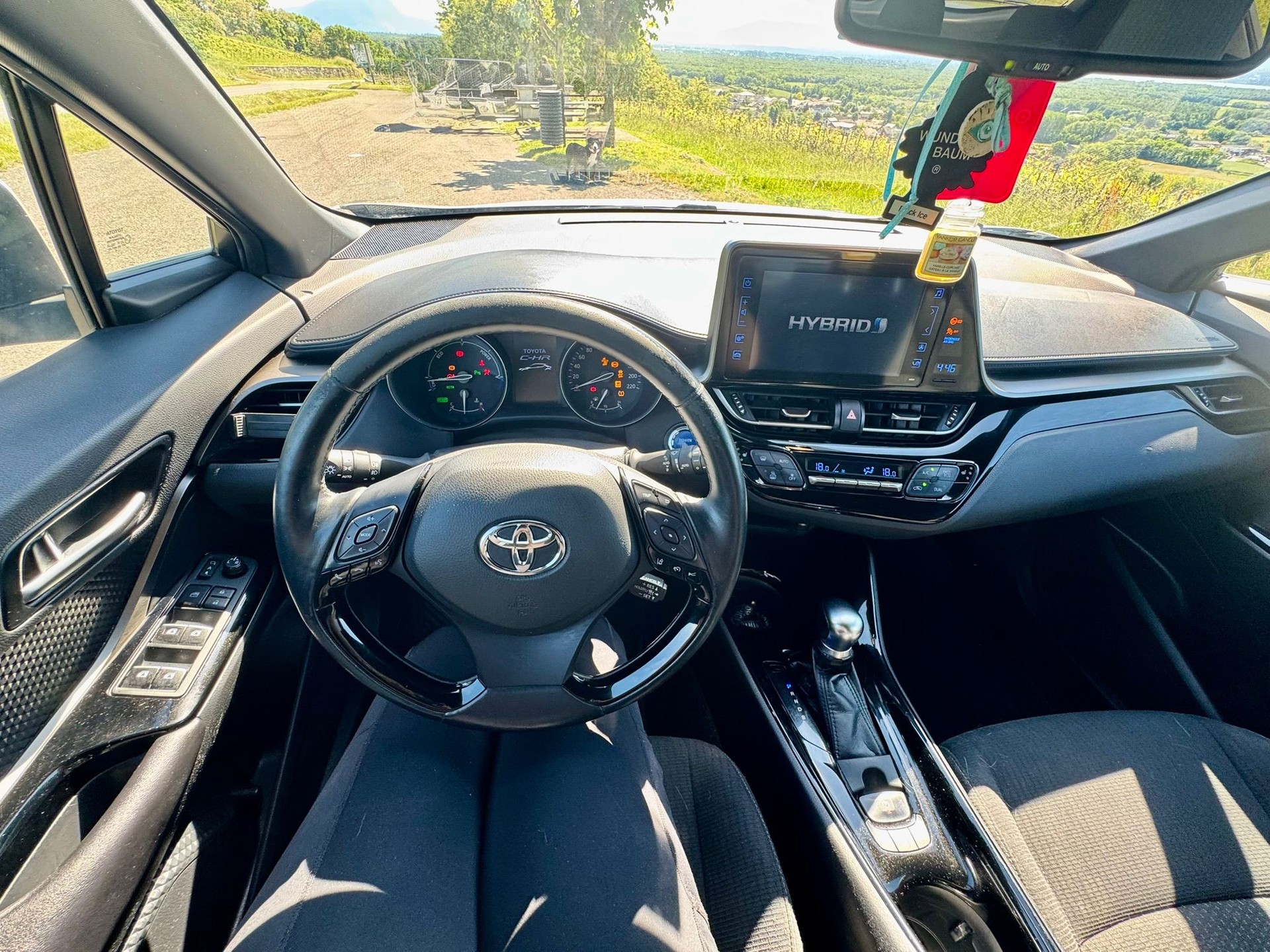TOYOTA 1.8 VVTi HSD Trend-image-1