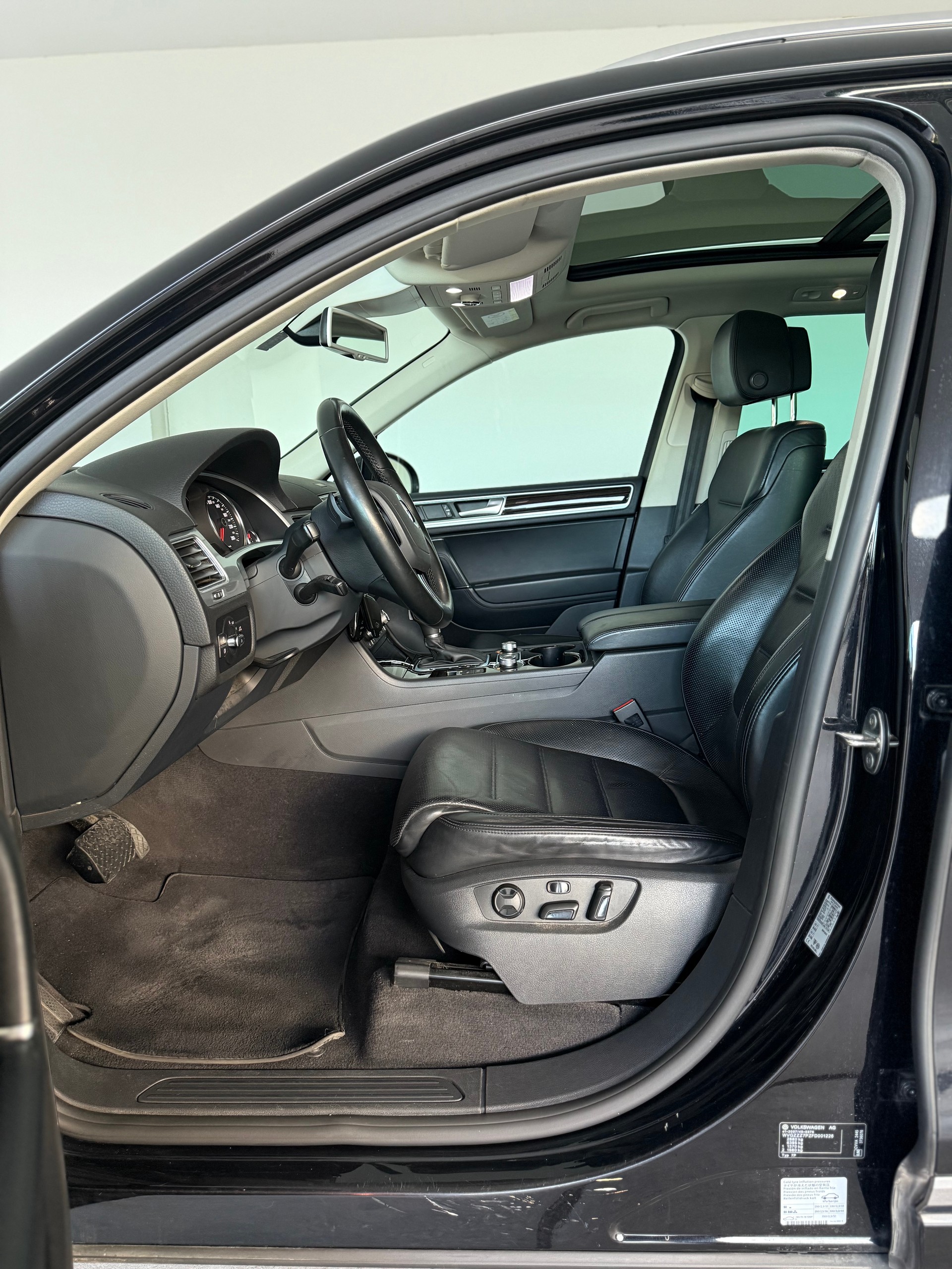 VW Touareg 3.0 TDI BMT Highline-image-11