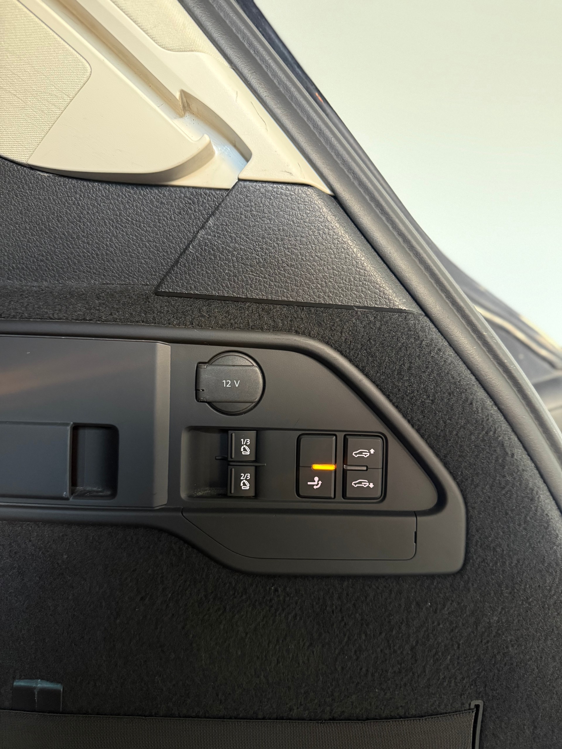 VW Touareg 3.0 TDI BMT Highline-image-24