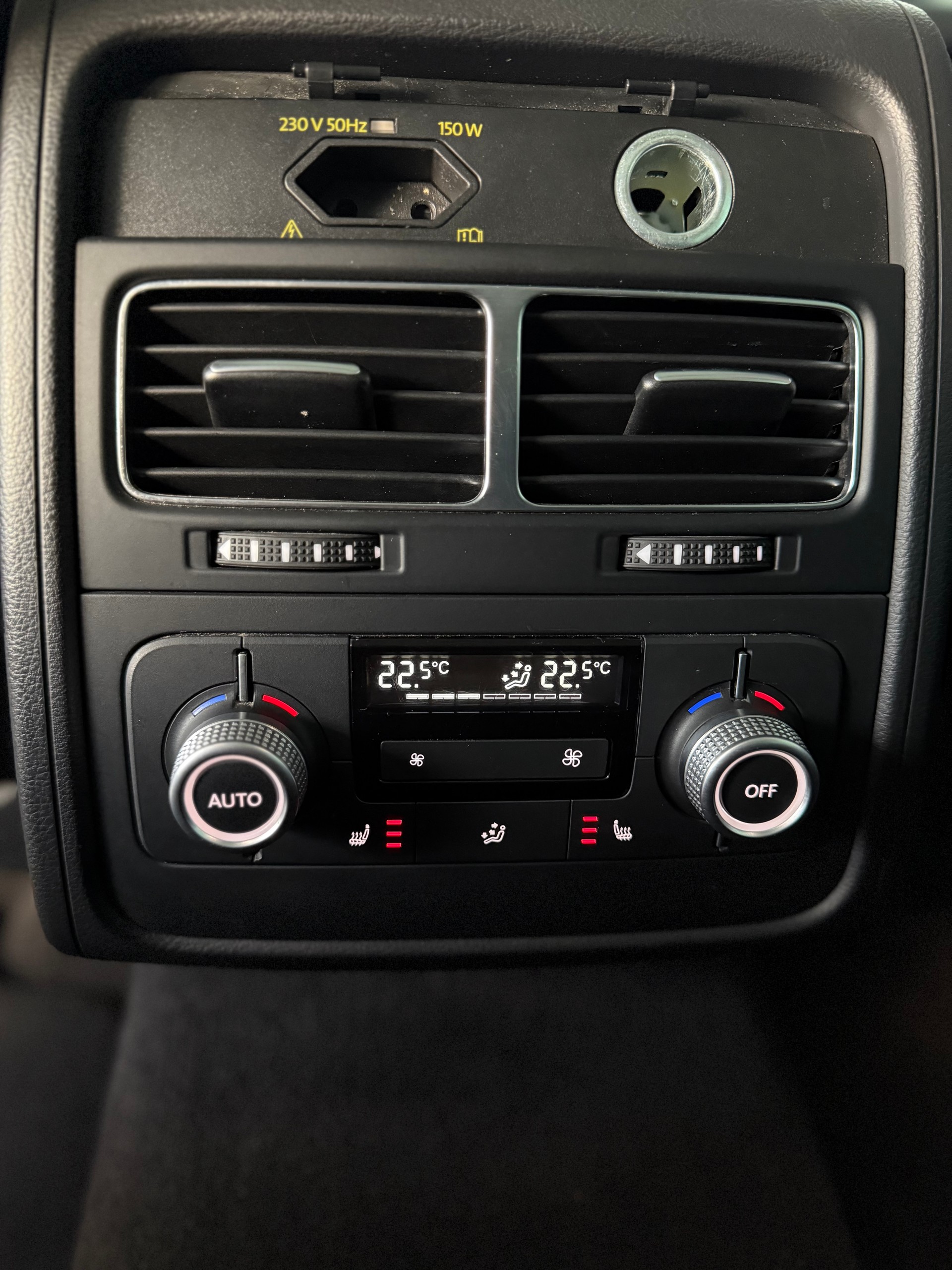 VW Touareg 3.0 TDI BMT Highline-image-21