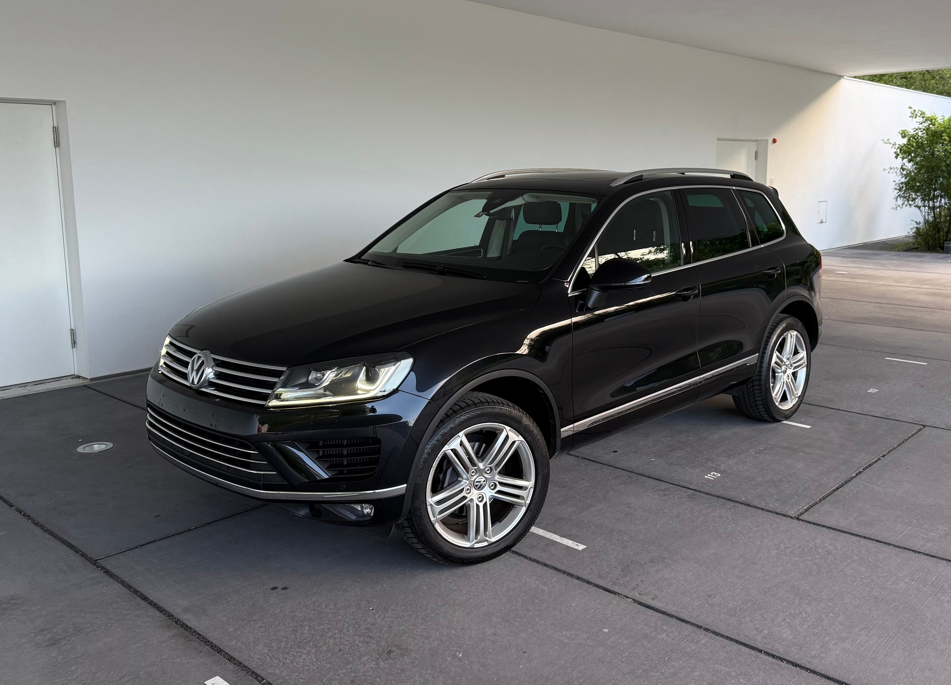 VW Touareg 3.0 TDI BMT Highline-showroom-element-1
