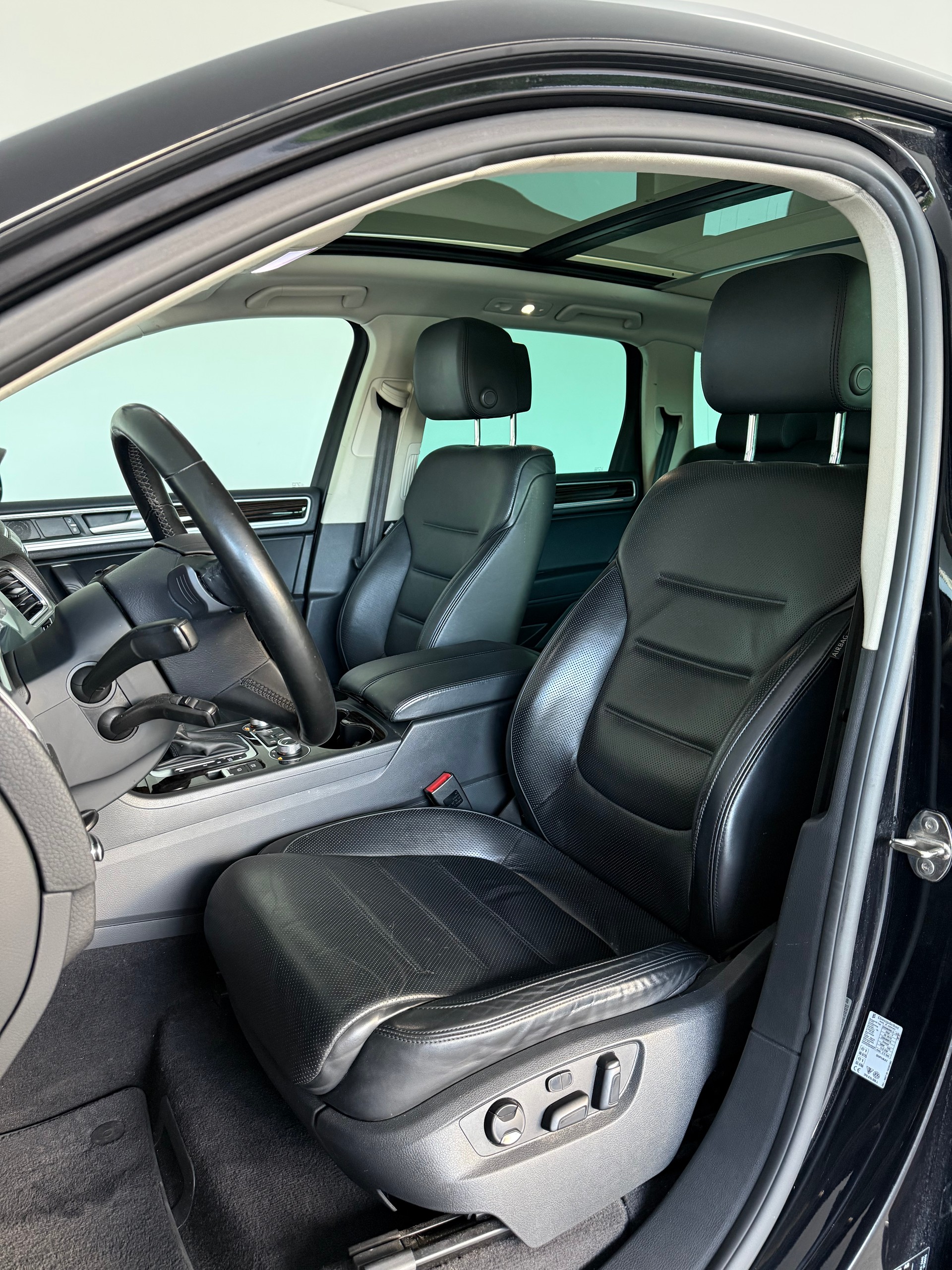 VW Touareg 3.0 TDI BMT Highline-image-10