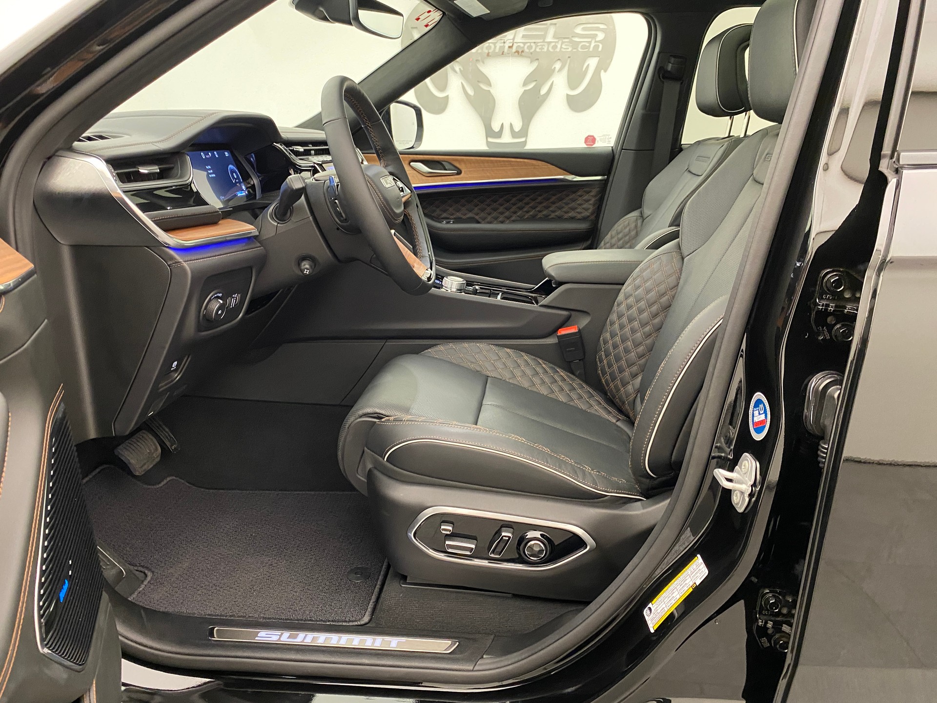 JEEP Grand Cherokee 3.6 Summit Reserve High Altitude-image-9