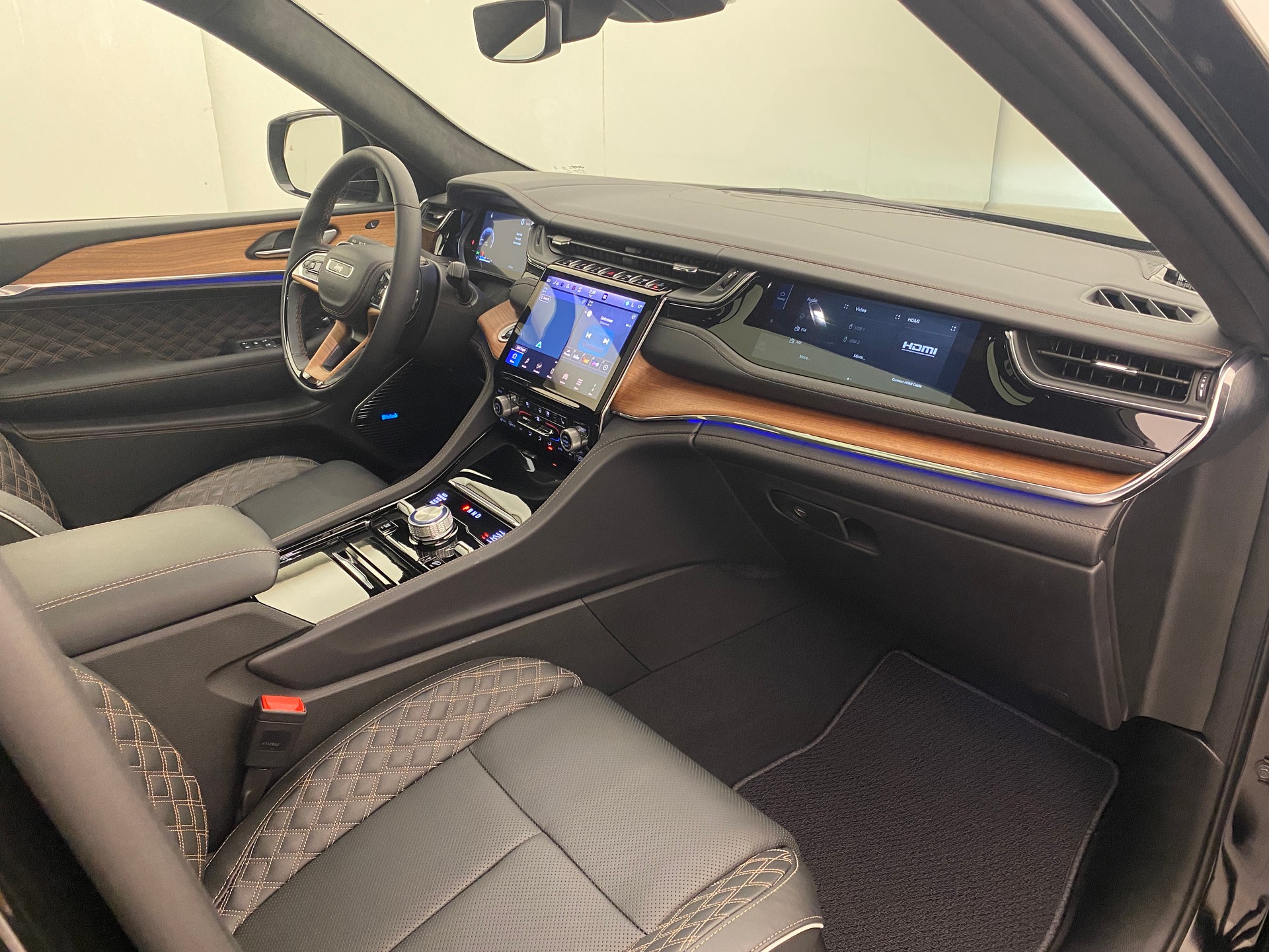 JEEP Grand Cherokee 3.6 Summit Reserve High Altitude-image-11