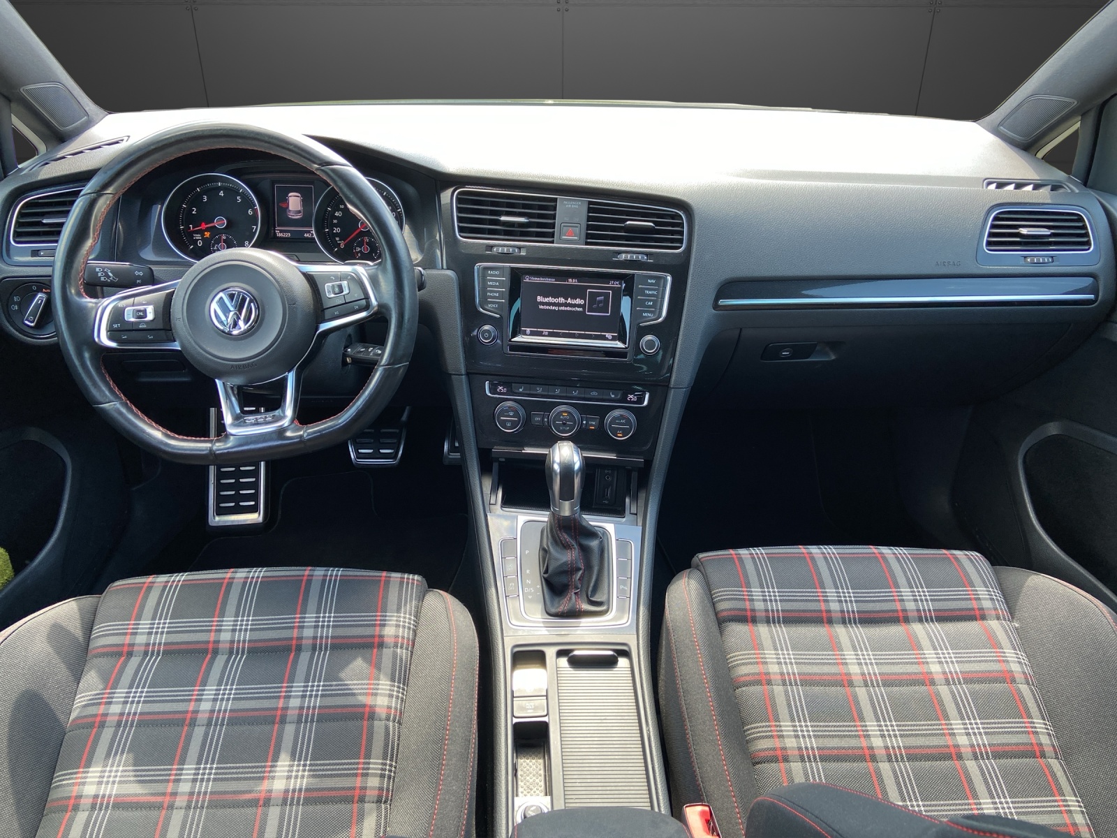 VW Golf 2.0 TSI GTI Performance DSG-image-10