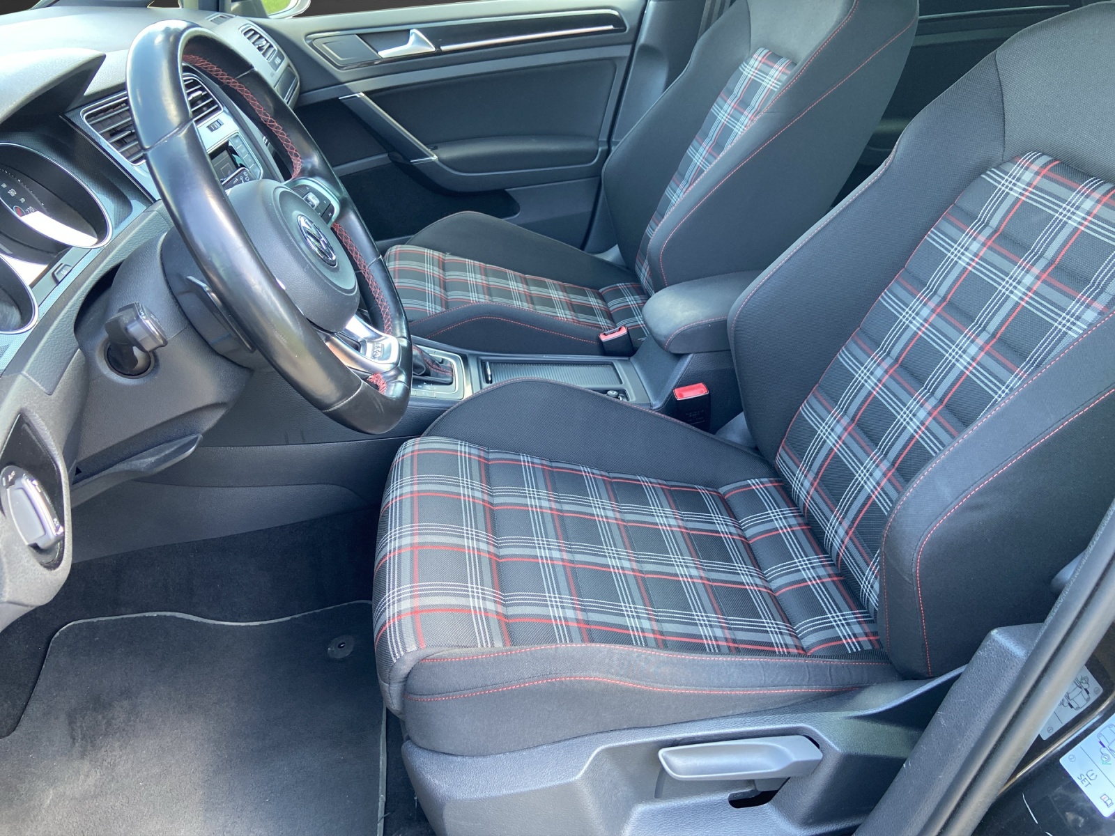 VW Golf 2.0 TSI GTI Performance DSG-image-8