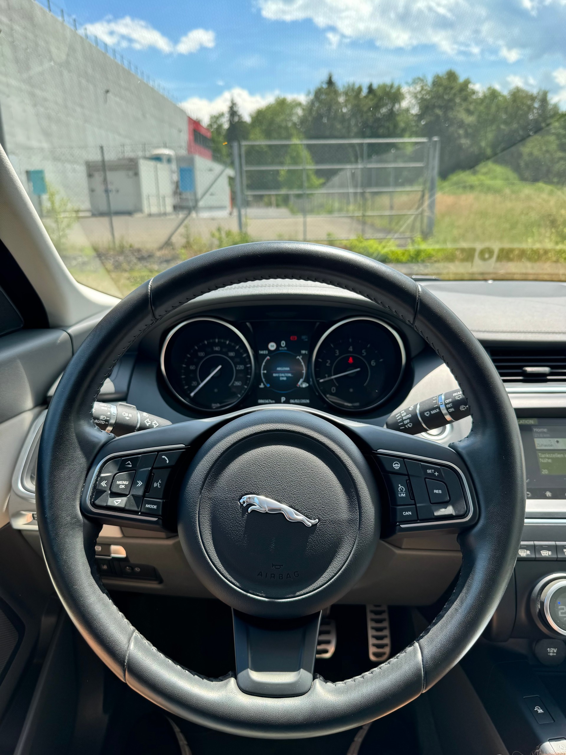 JAGUAR E-Pace 2.0 P200 S AWD Automatik / ab MFK 04.2026-image-11