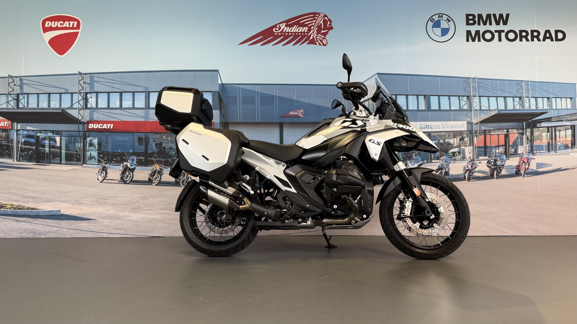 BMW R 1300 GS Trophy Covering / Akrapovic-image-4