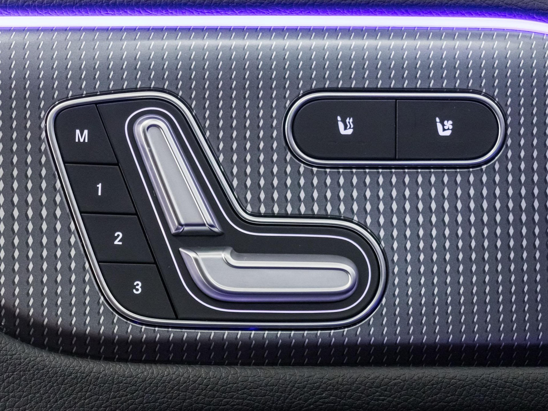 MERCEDES-BENZ EQA 350 4MATIC-image-12