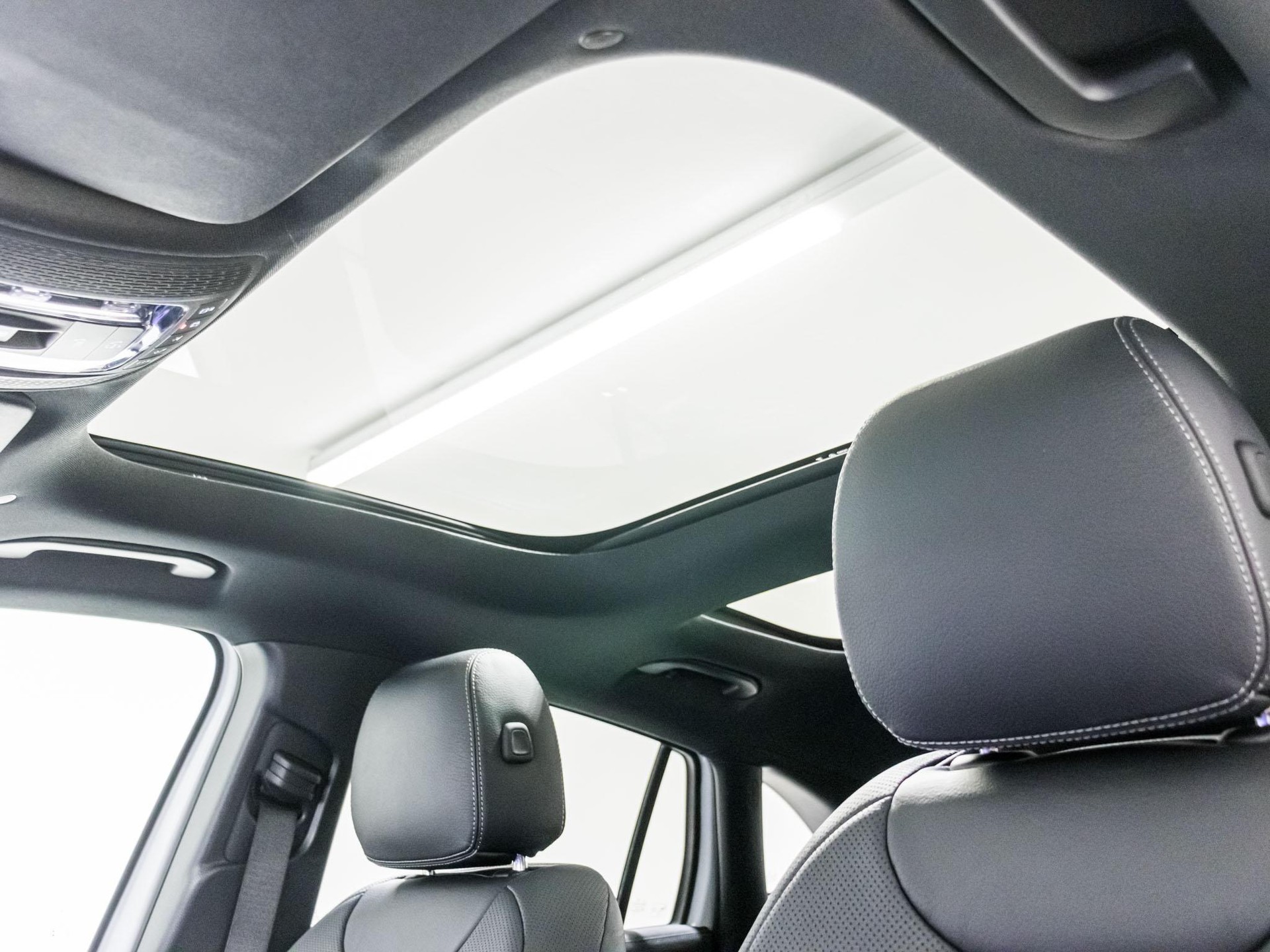 MERCEDES-BENZ EQA 350 4MATIC-image-8