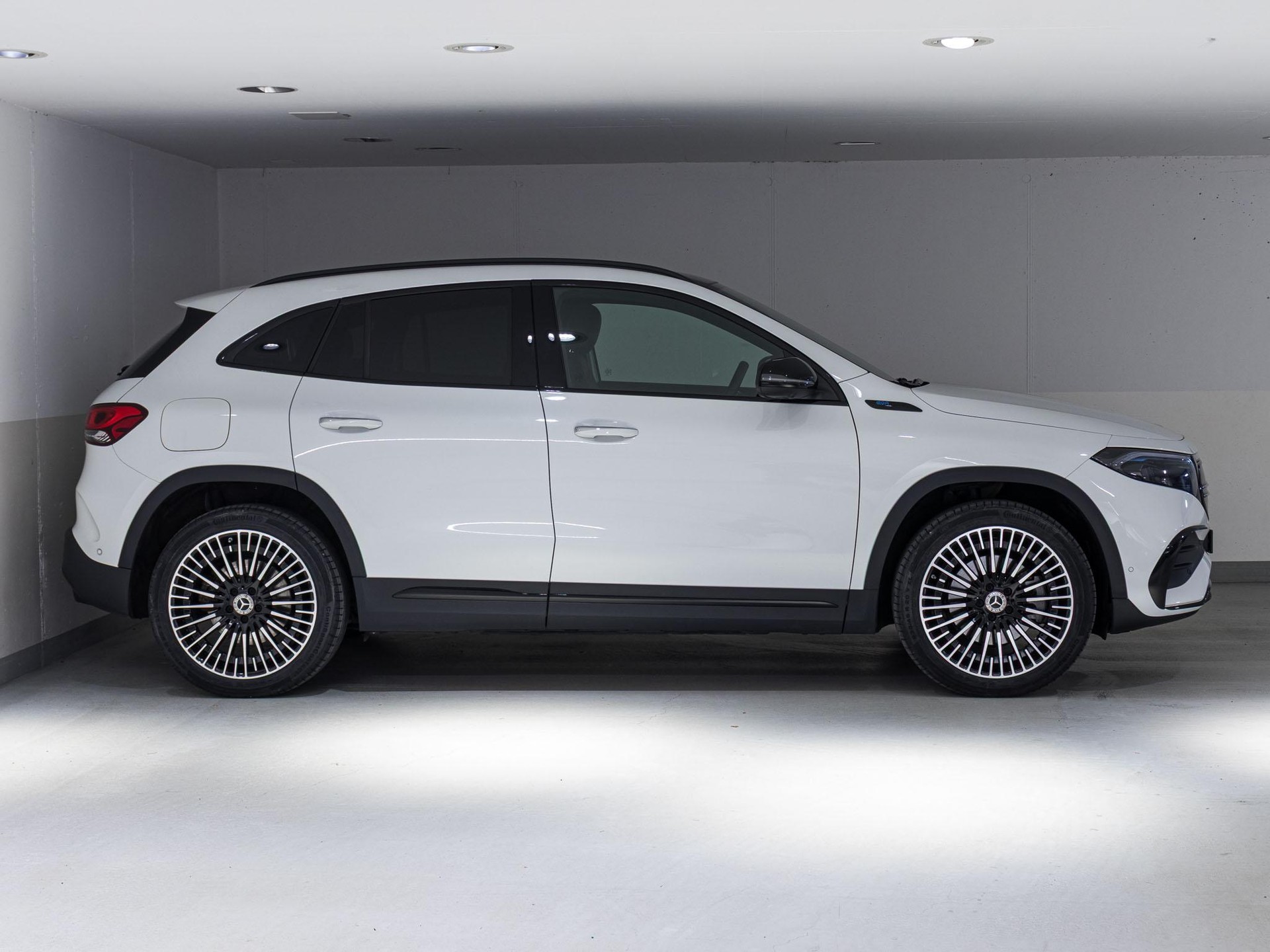 MERCEDES-BENZ EQA 350 4MATIC-image-1