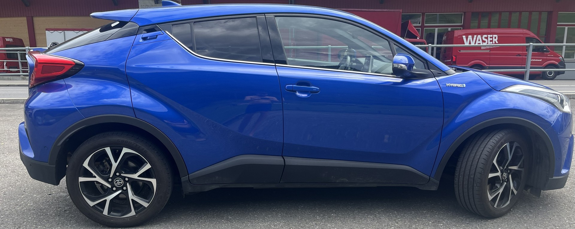TOYOTA 1.8 VVTi HSD Trend-image-1