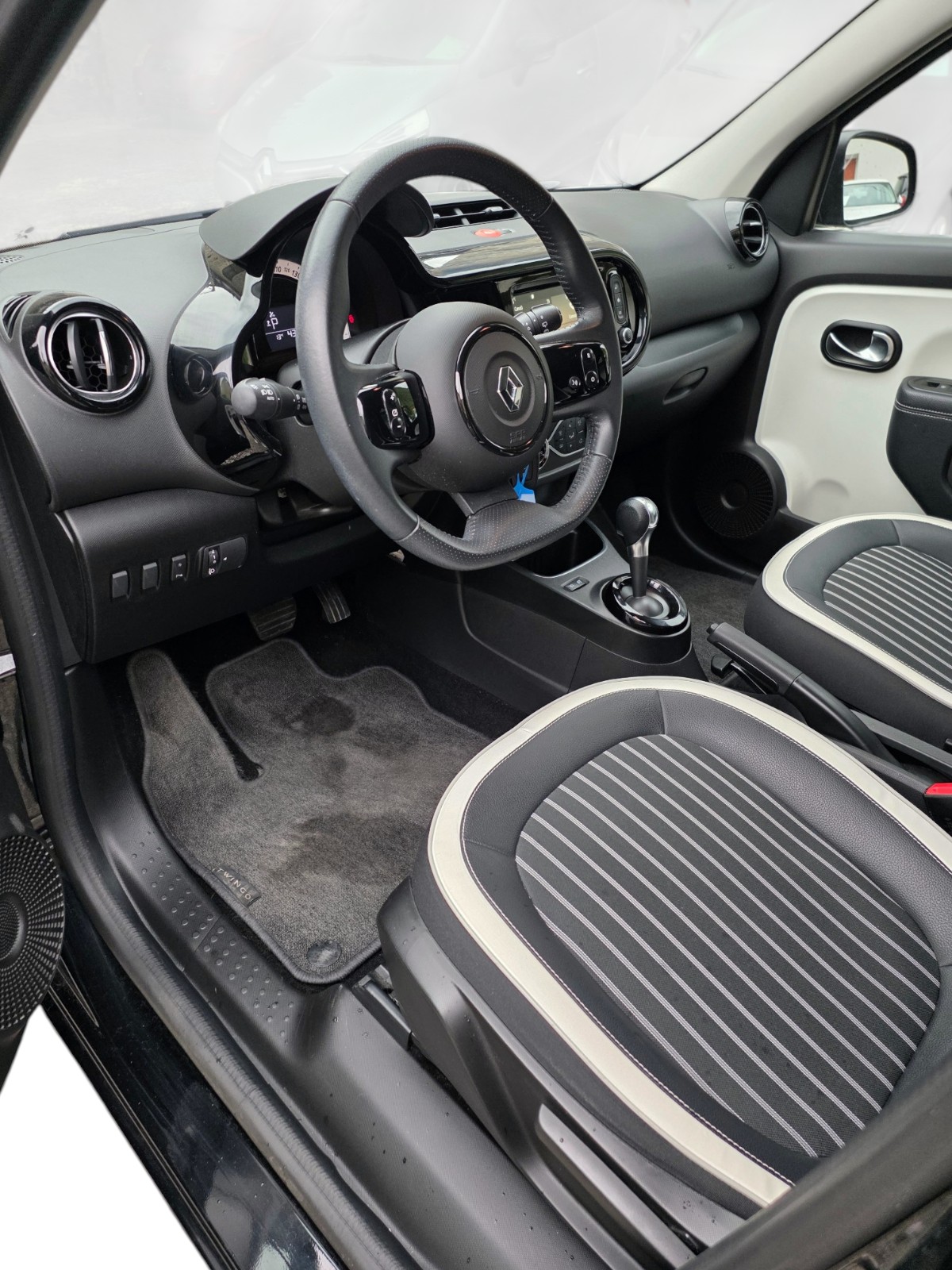 RENAULT Twingo TCe 95 Intens EDC-image-11