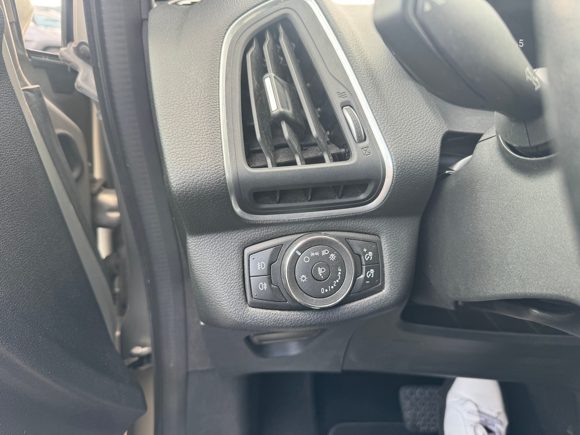 FORD B-Max 1.6 Ti-VCT Titanium PowerShift-image-11